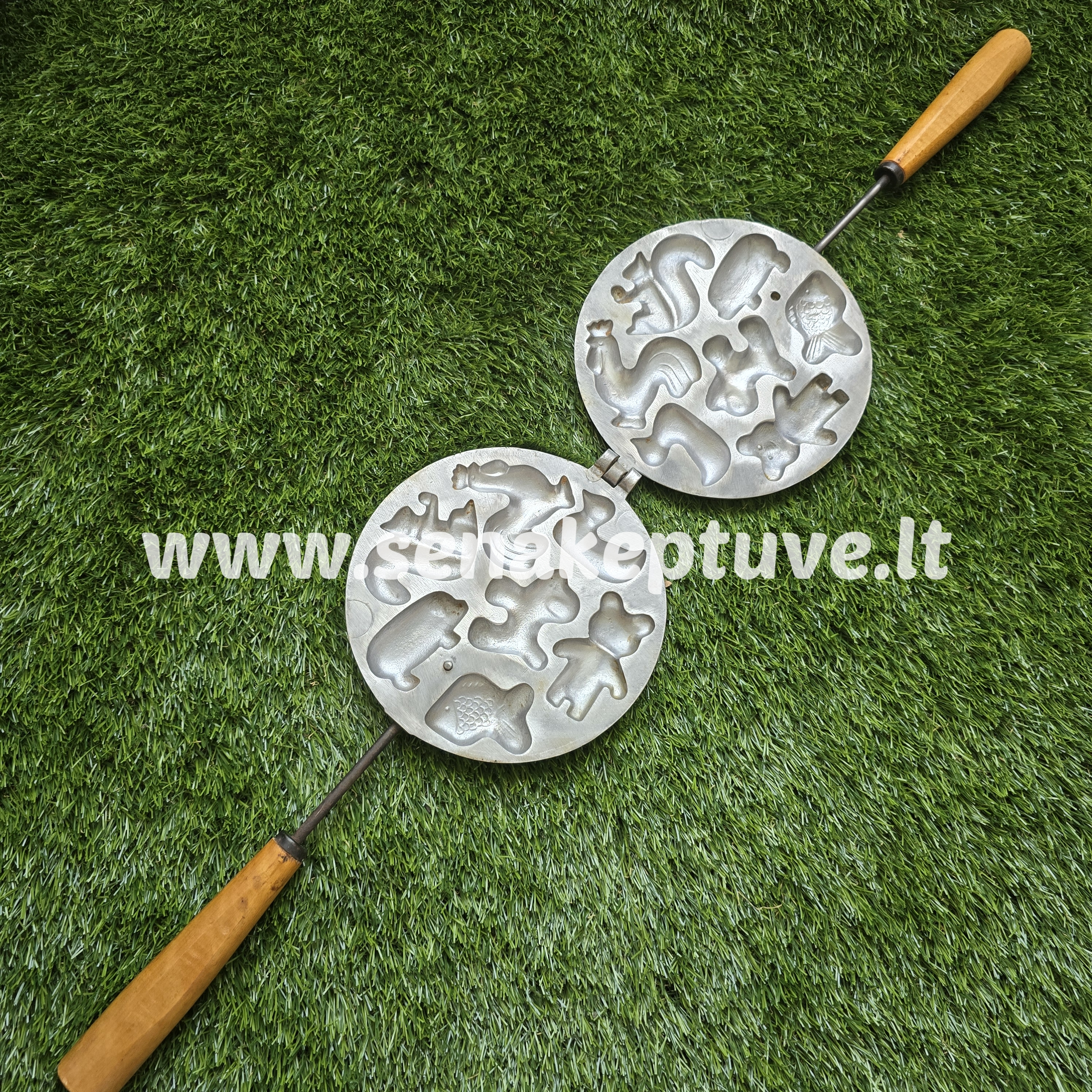 Senovinė asorti (antytė, šuniukas, gaidelis, voveraitė, paršelis, žuvytė, meškutis) keptuvė