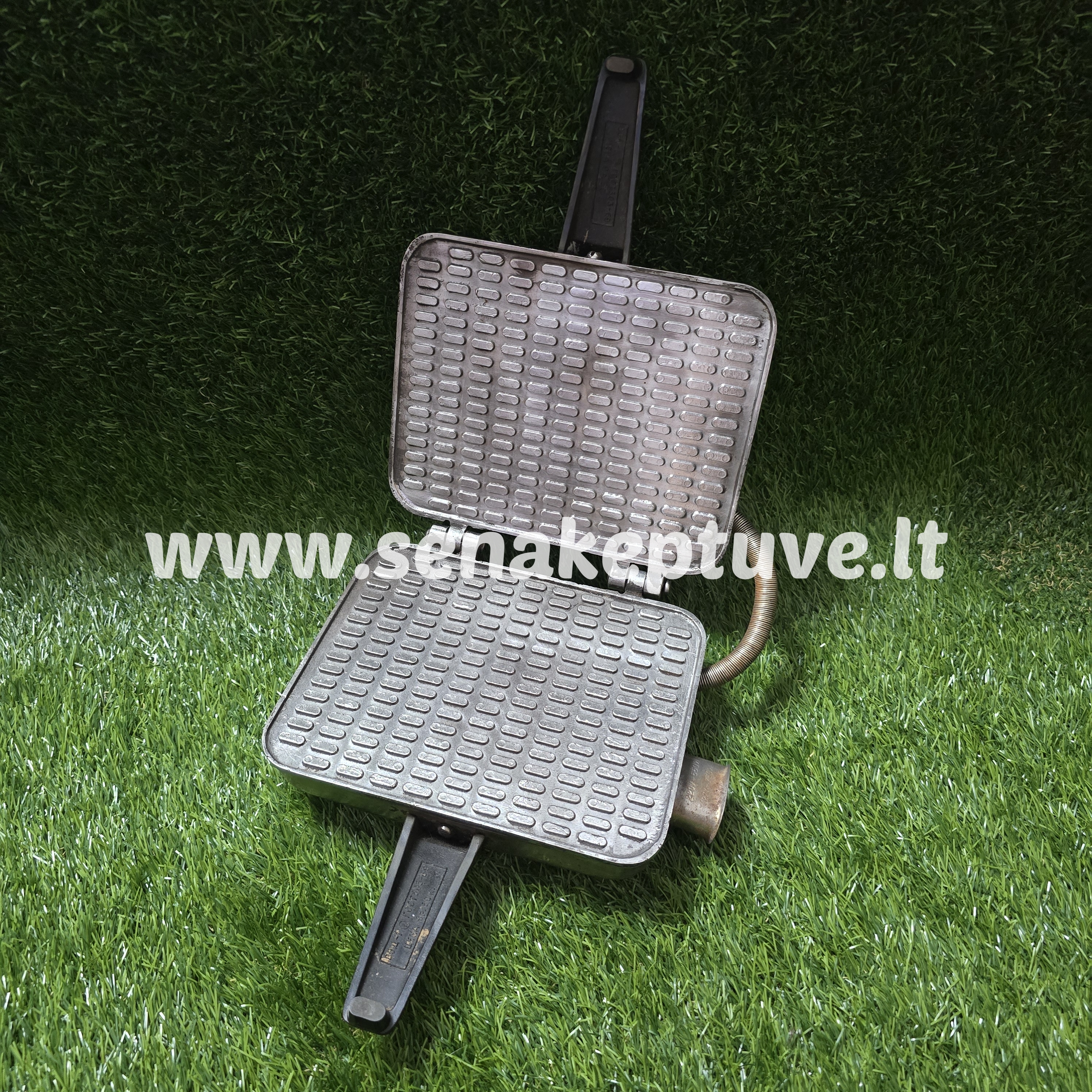 Senovinė elektrinė vaflinė su laidu