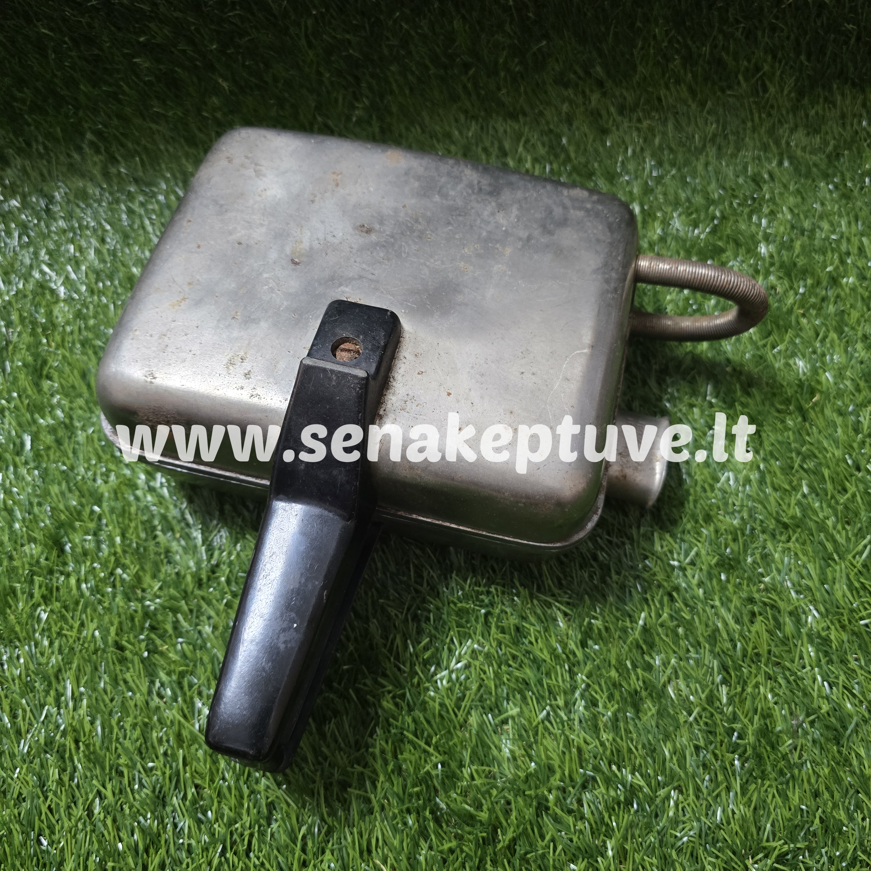 Senovinė elektrinė vaflinė su laidu