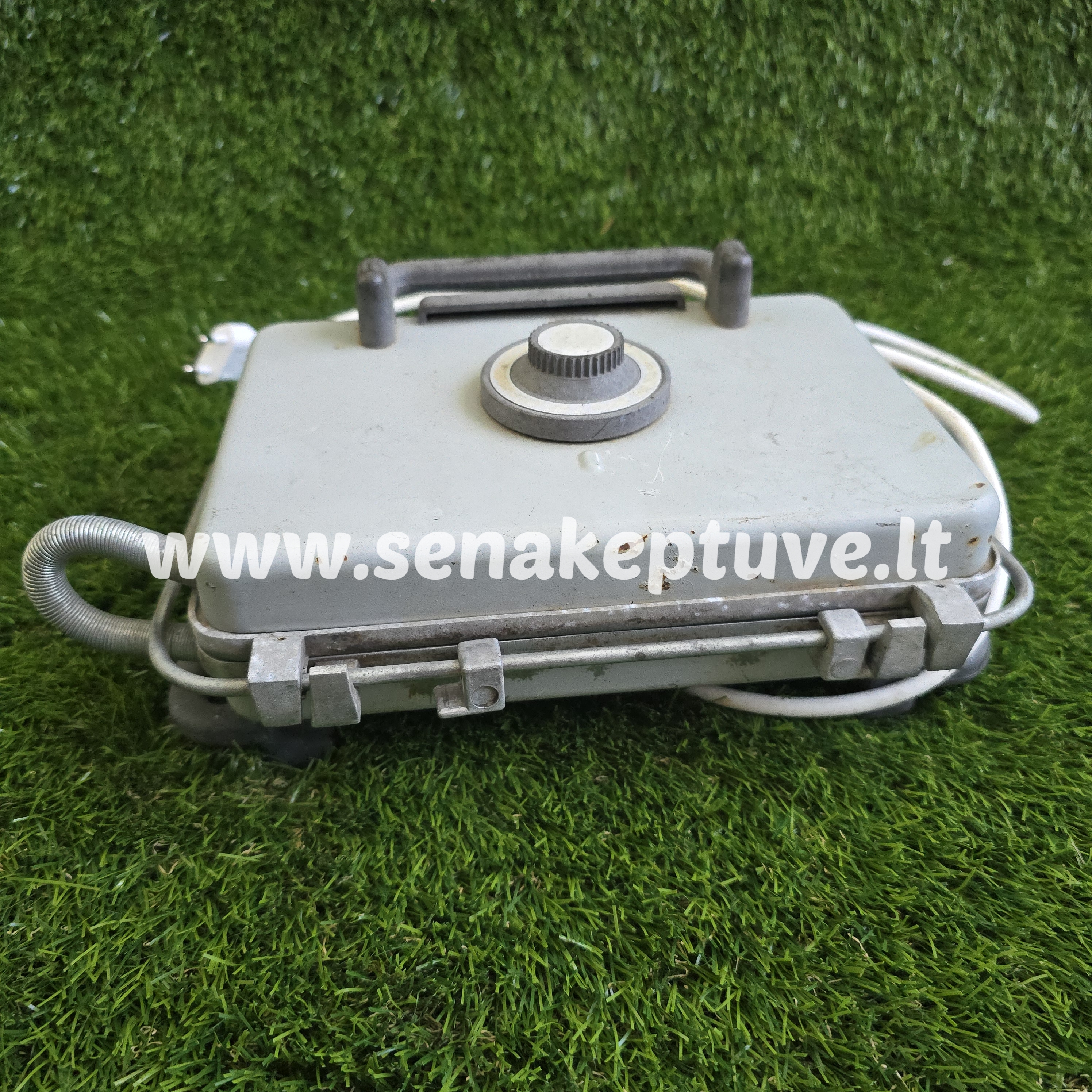 Senovinė elektrinė vaflinė su laidu