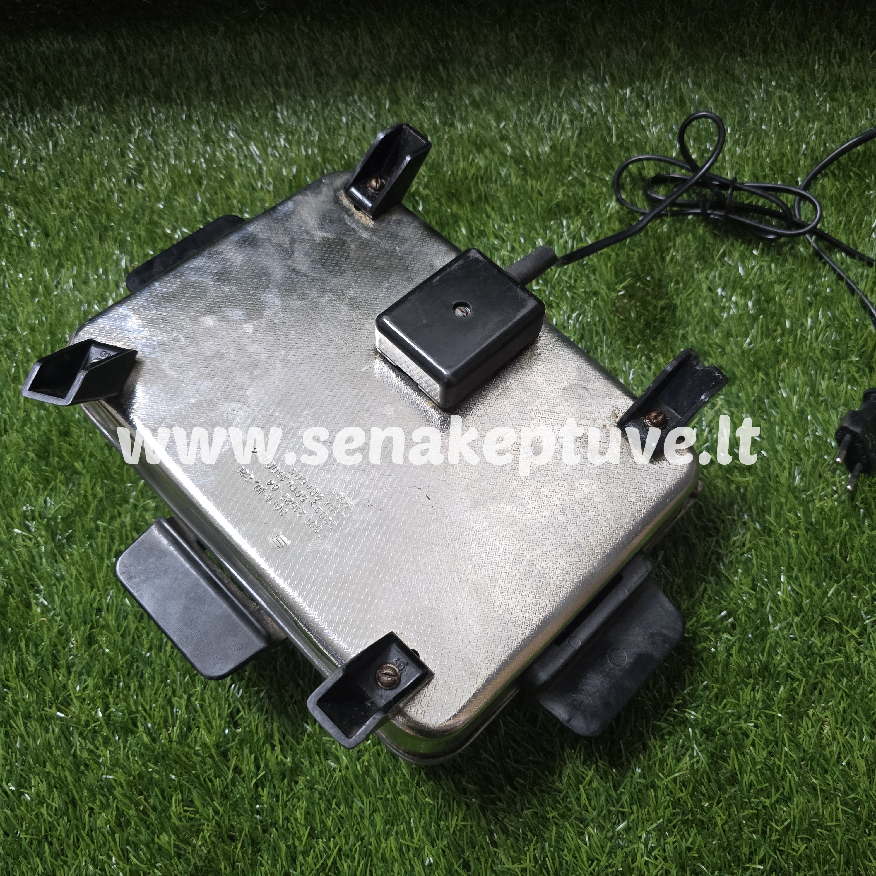 Senovinė elektrinė vaflinė su laidu