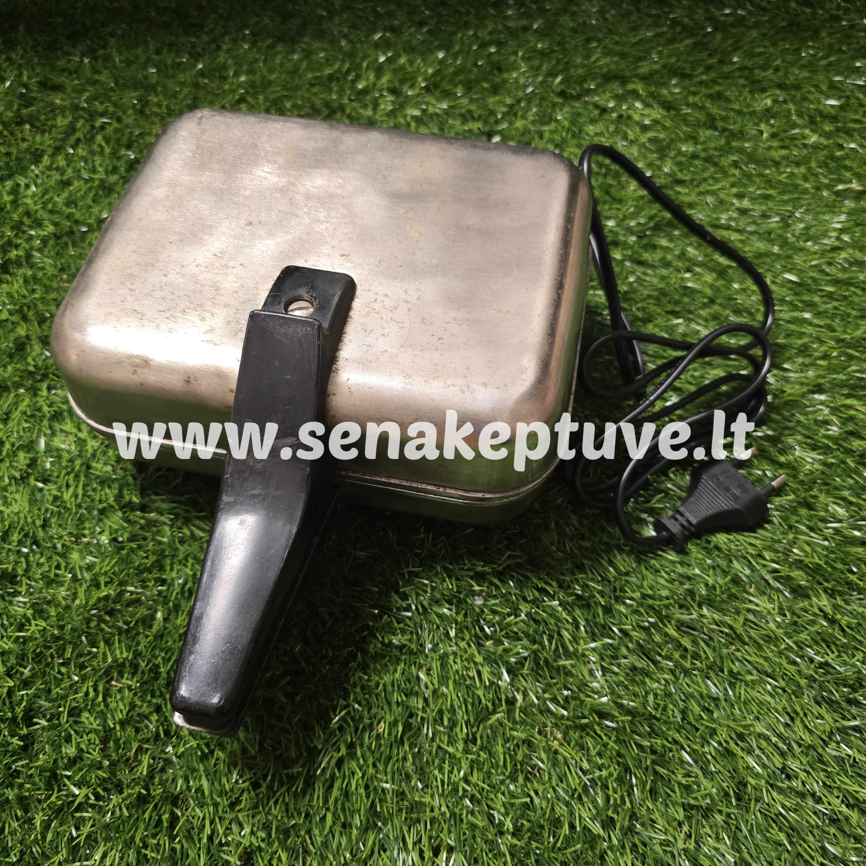 Senovinė elektrinė vaflinė su laidu