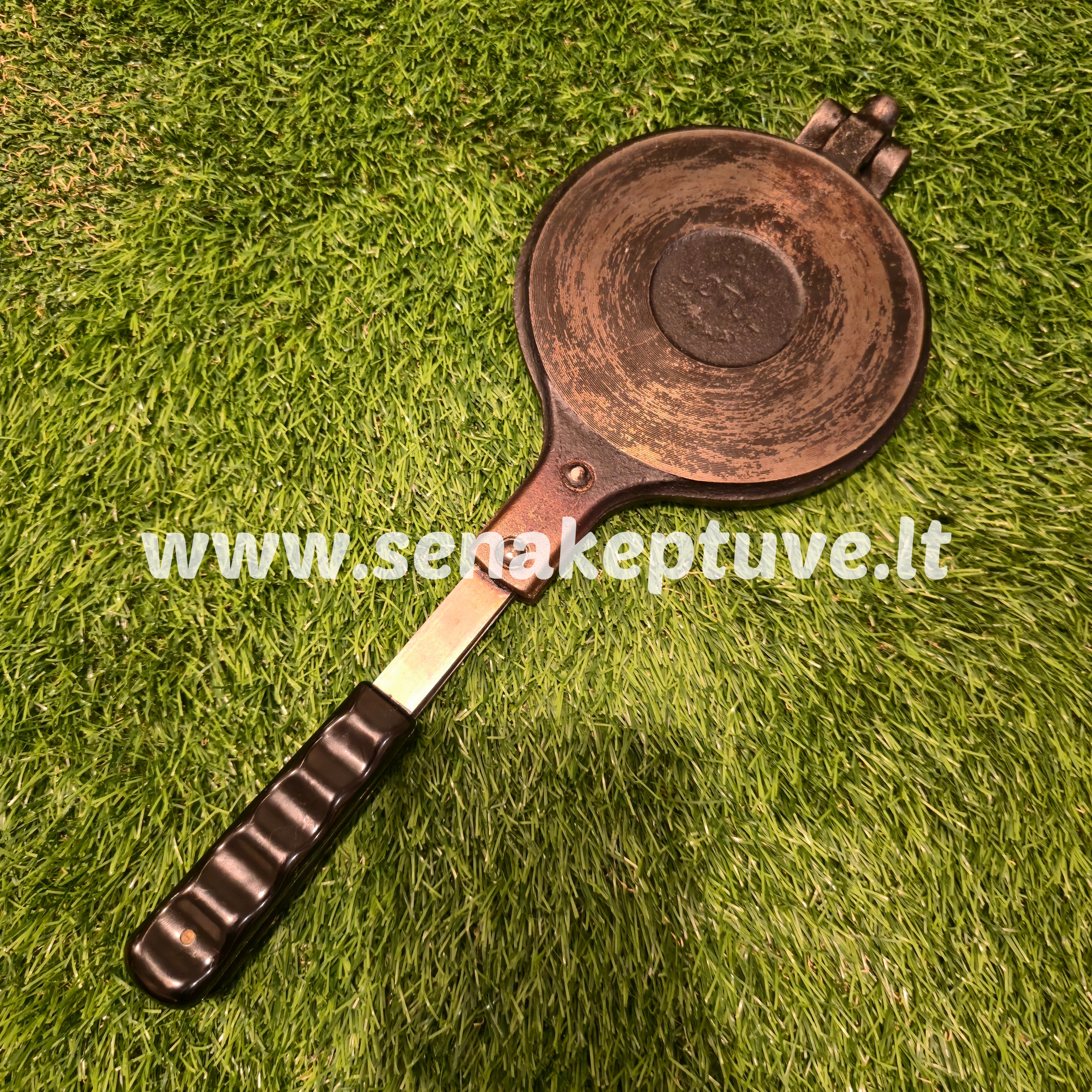 Senovinė ketaus plonų vaflių keptuvė