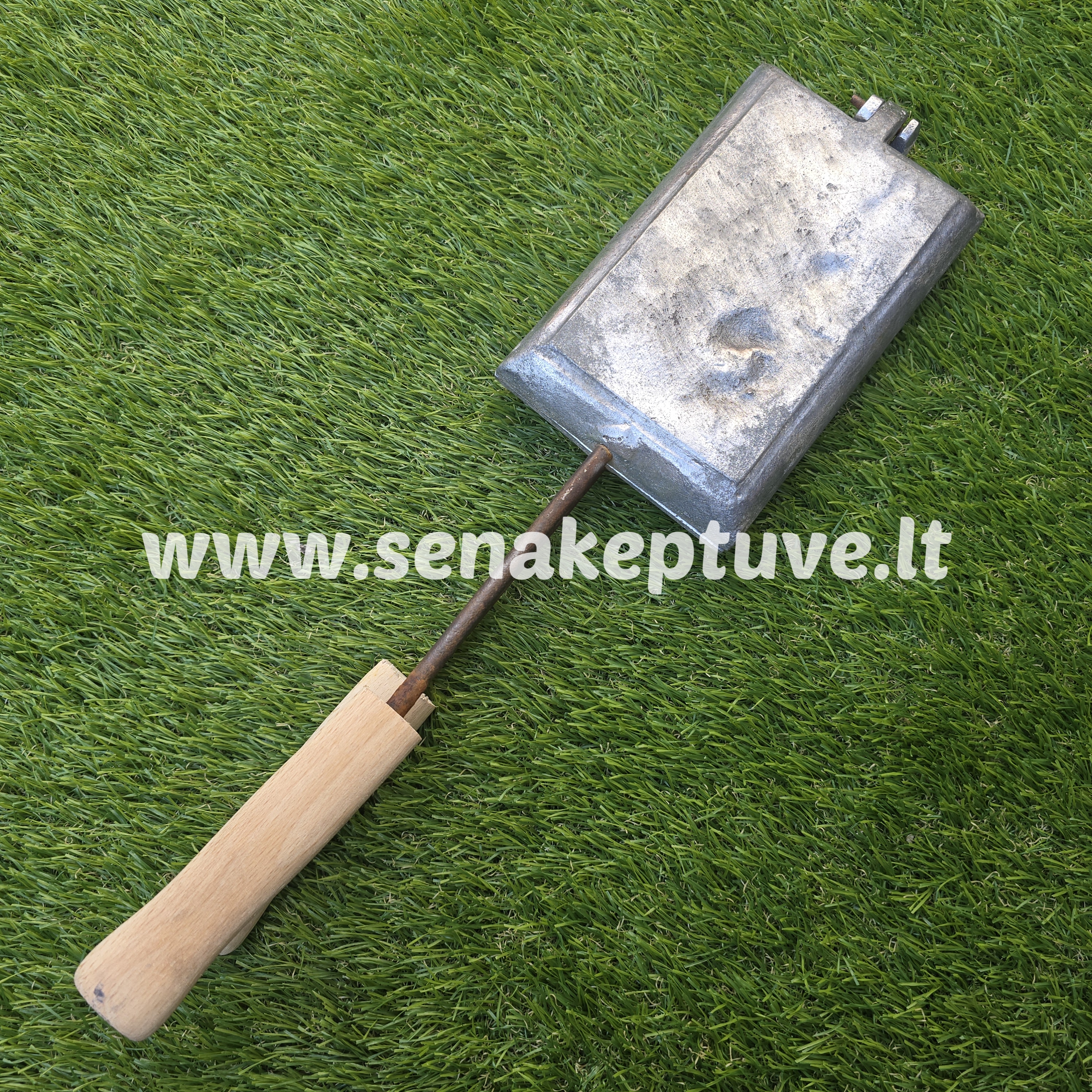 Senovinė asorti (5 grybukai, 2 voveraitės ir paukštelis) keptuvė