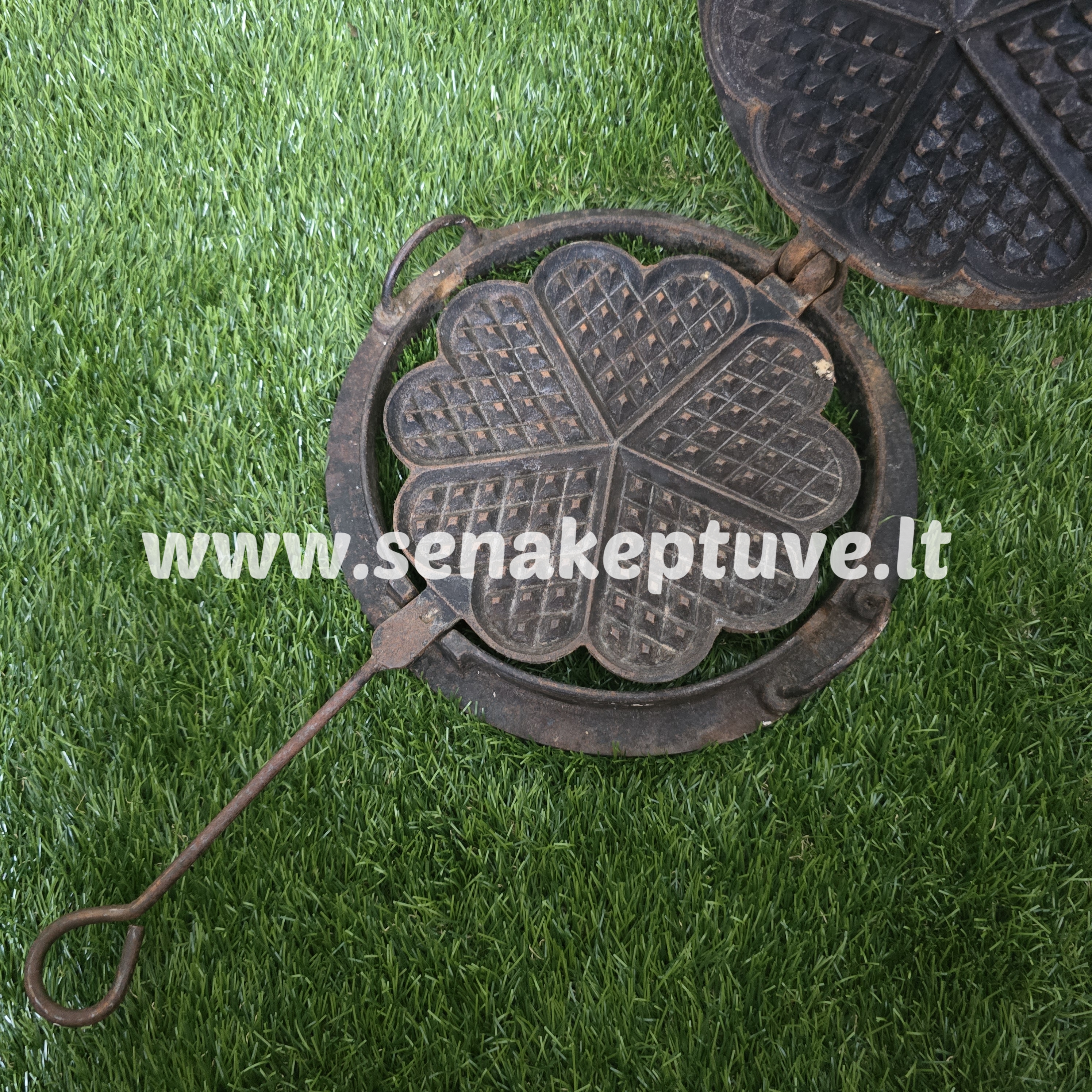Senovinė ketaus vartoma čirvinių blynų keptuvė Husqvarna su žiedu ir rankena