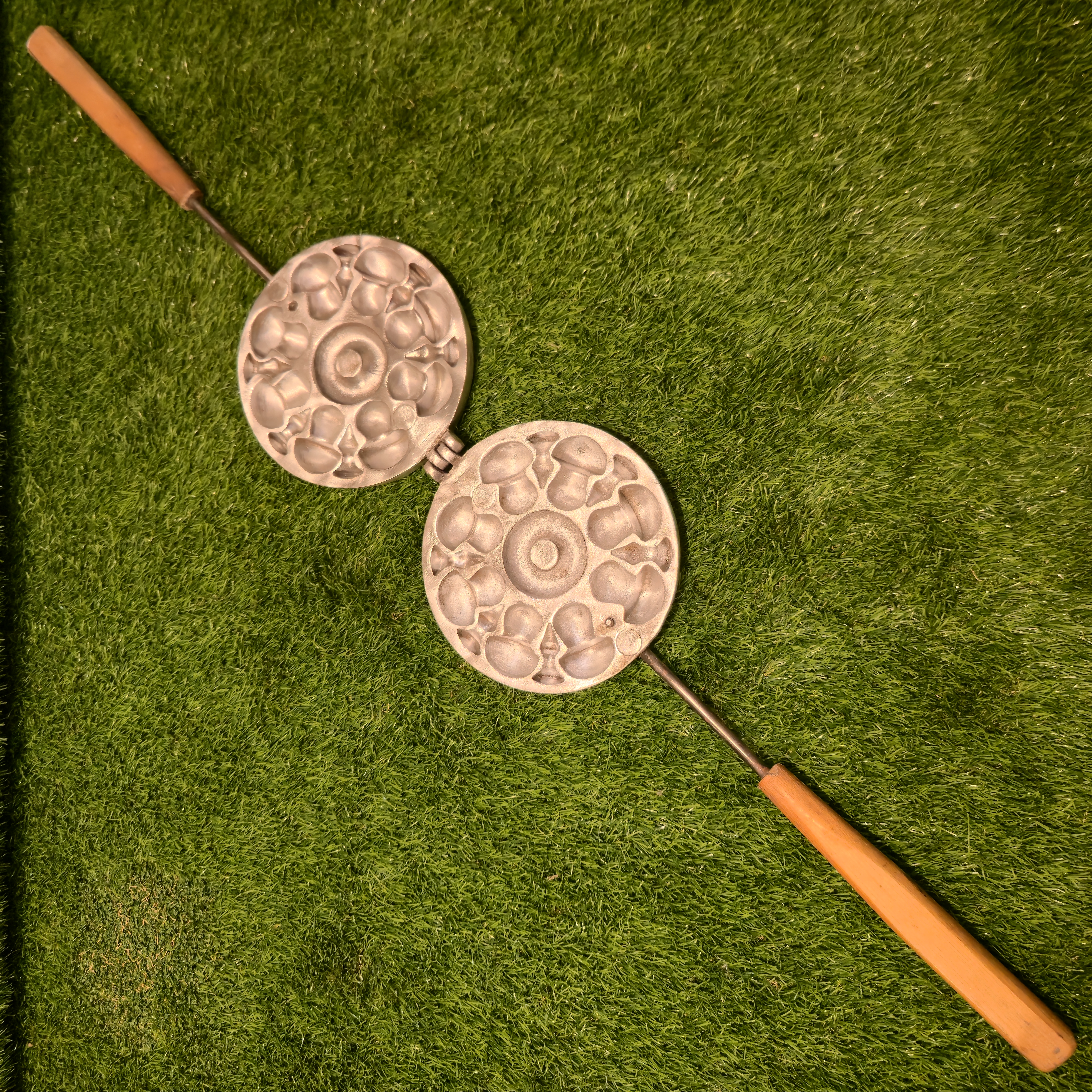 Senovinė grybukų keptuvė