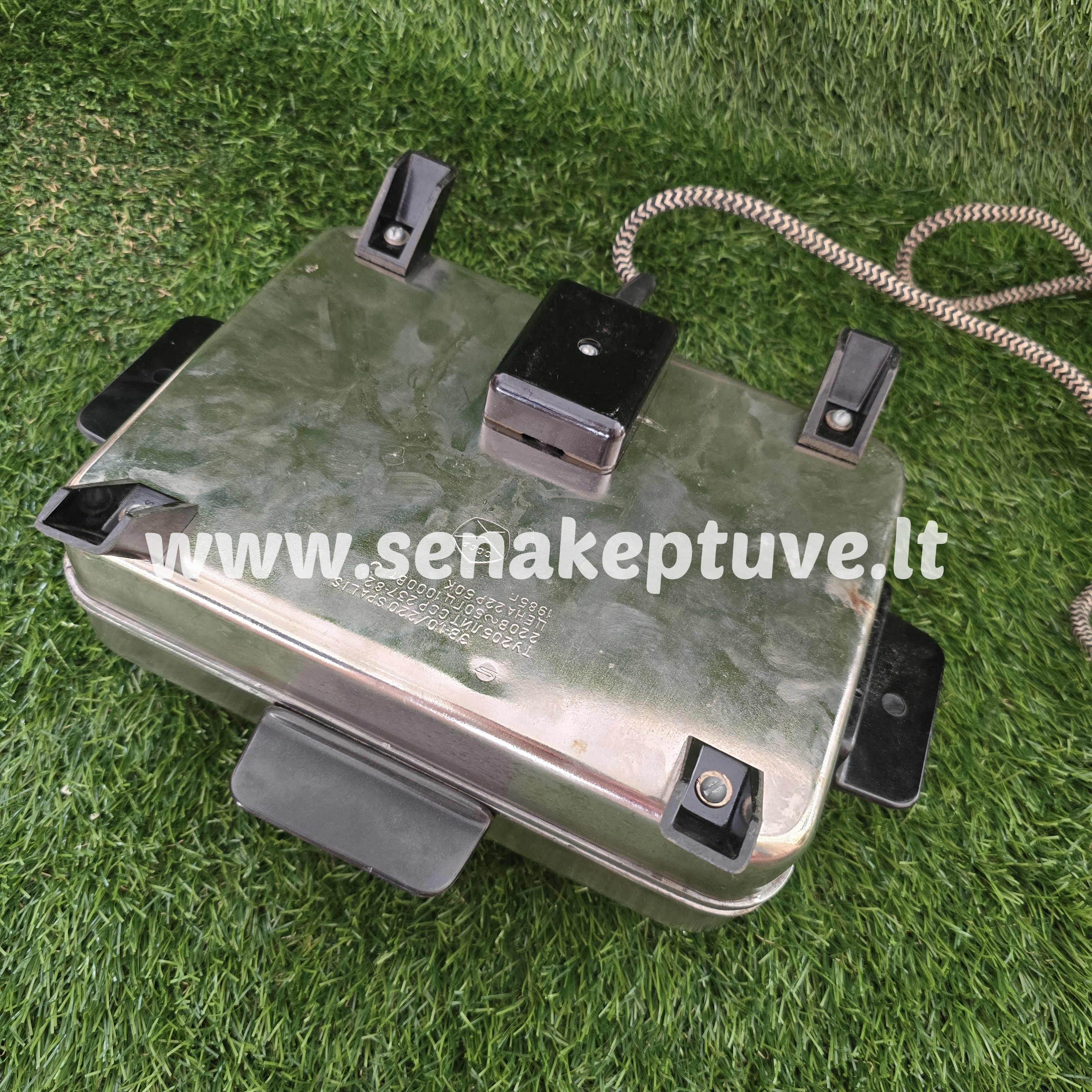 Senovinė elektrinė vaflinė su laidu