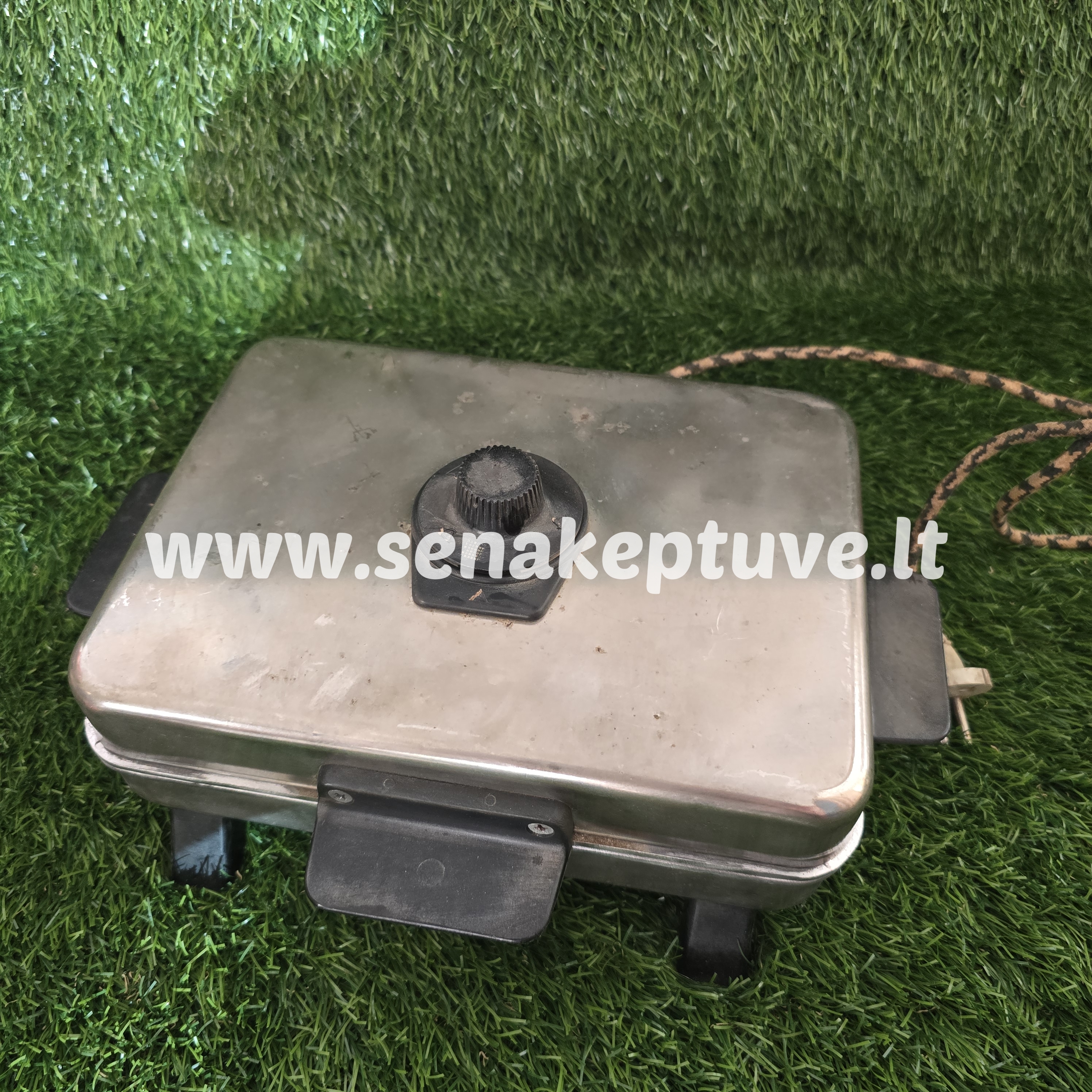 Senovinė elektrinė vaflinė su laidu (nežymiai įskilęs karščio reguliatorius)