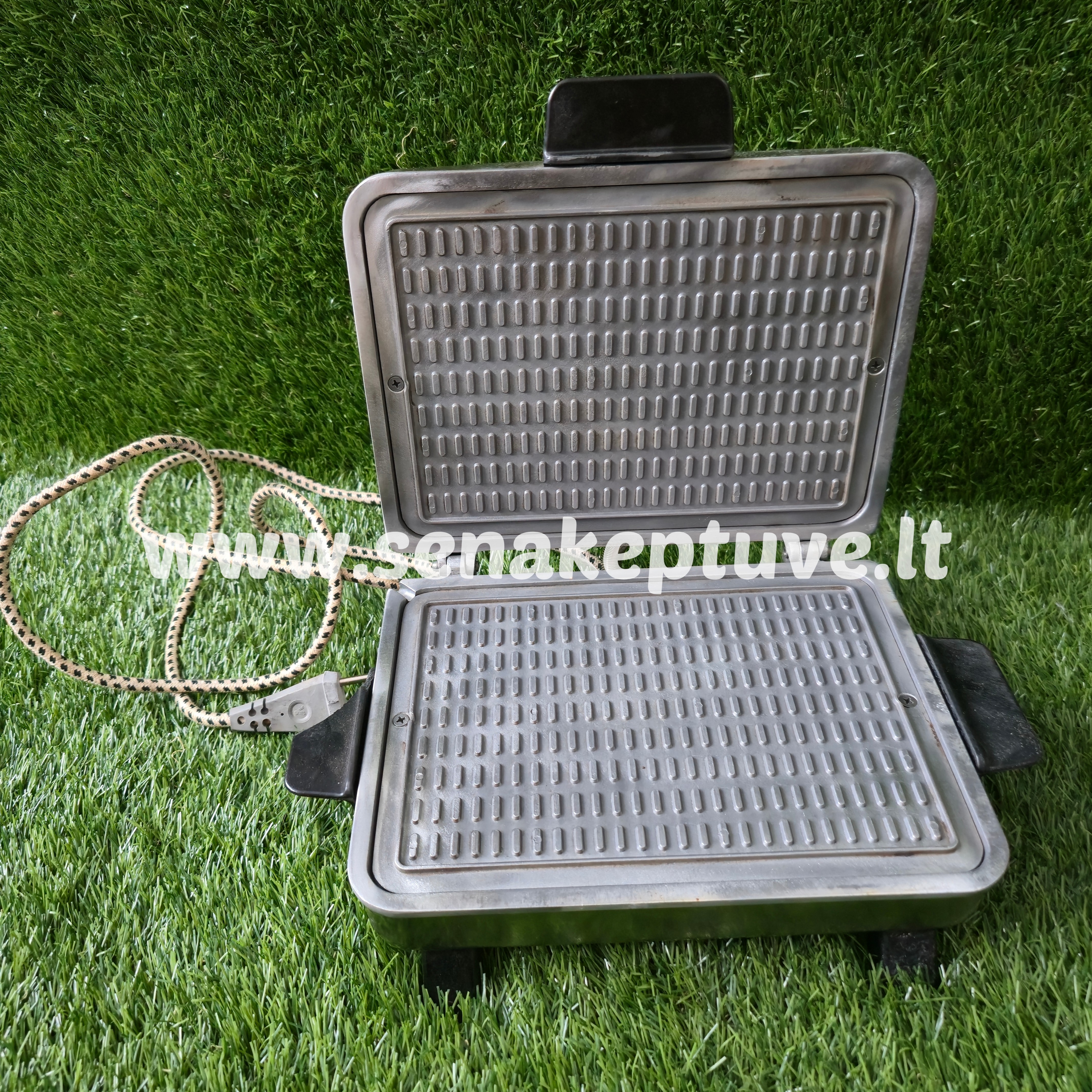 Senovinė elektrinė vaflinė su laidu (nuskelta šoninė rankenėlė)