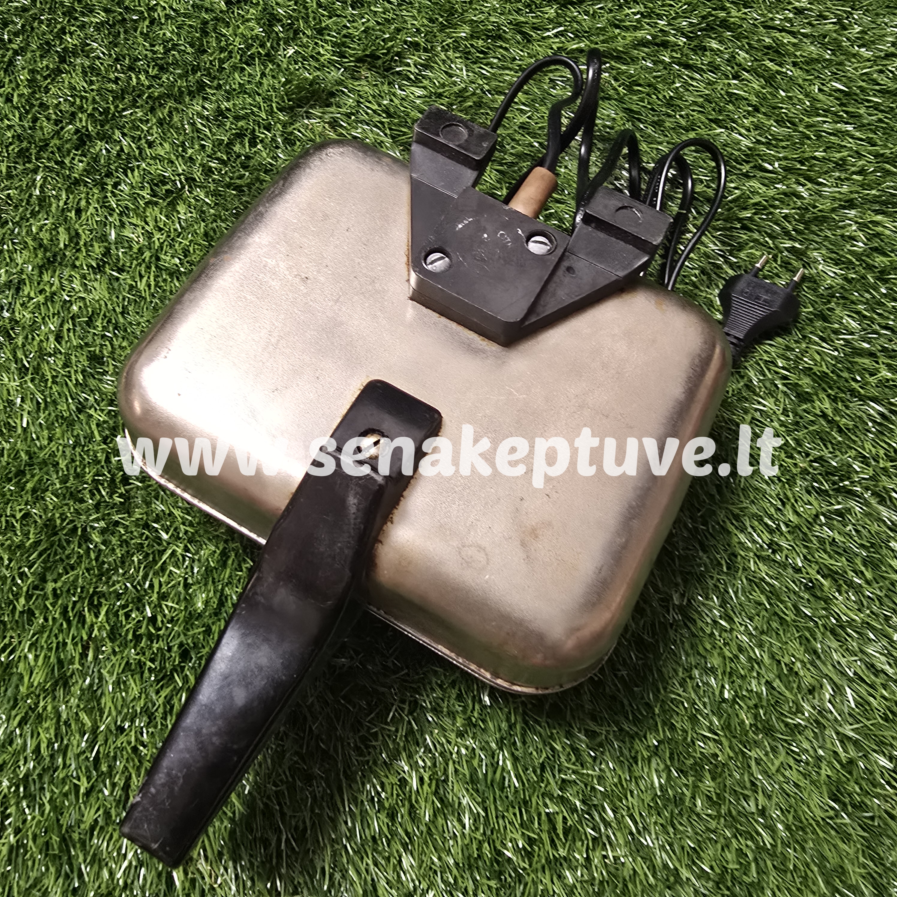 Senovinė elektrinė vaflinė su laidu