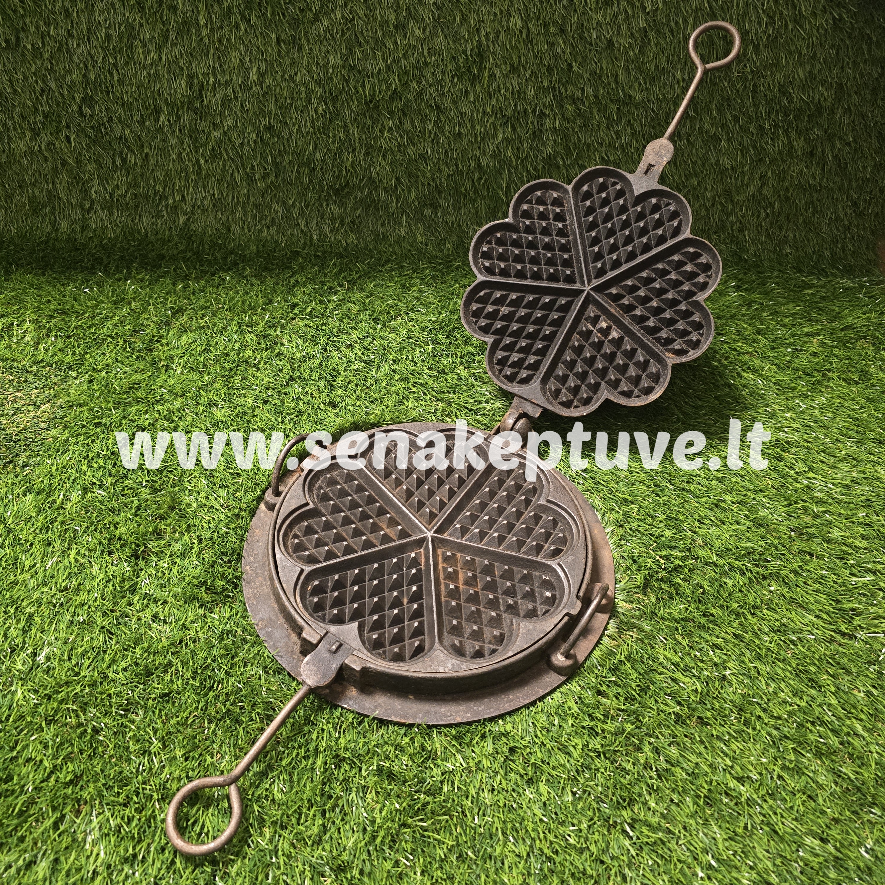 Senovinė ketaus vartoma čirvinių blynų keptuvė Husqvarna žiedu ir rankena