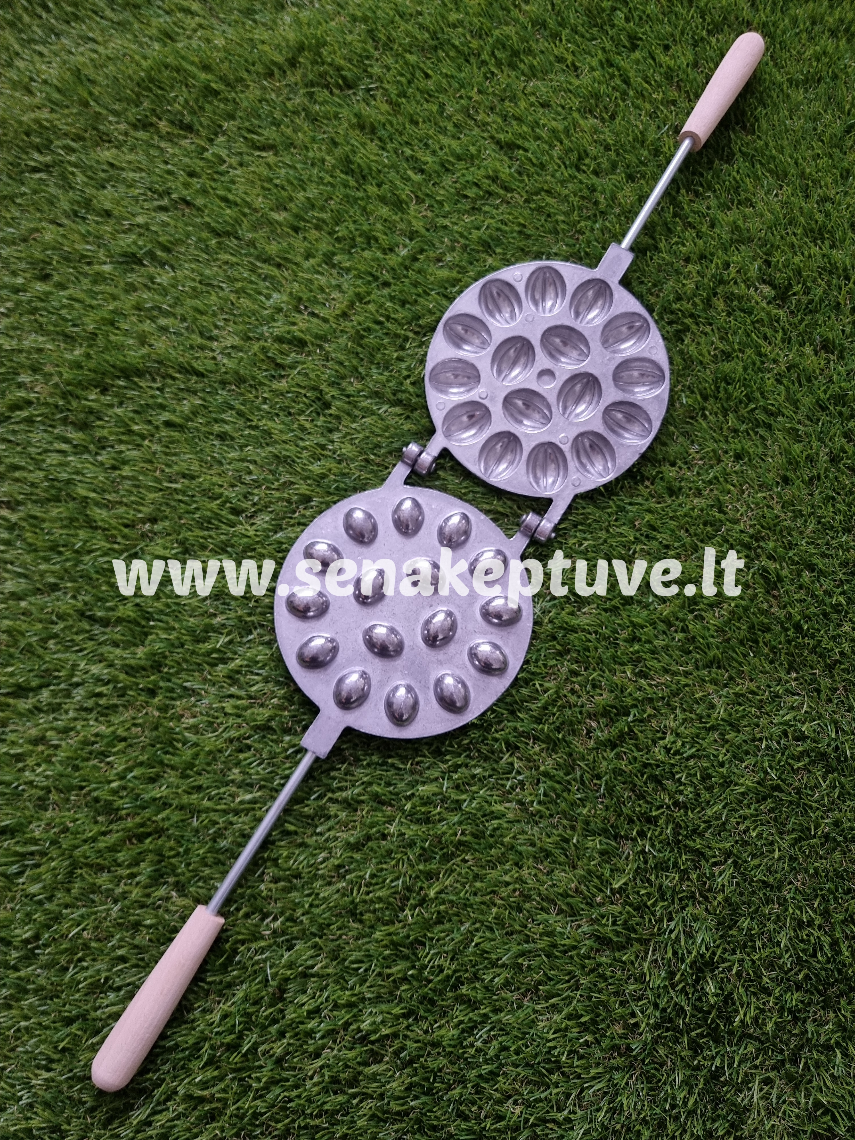 Šiuolaikinė riešutėlių keptuvė