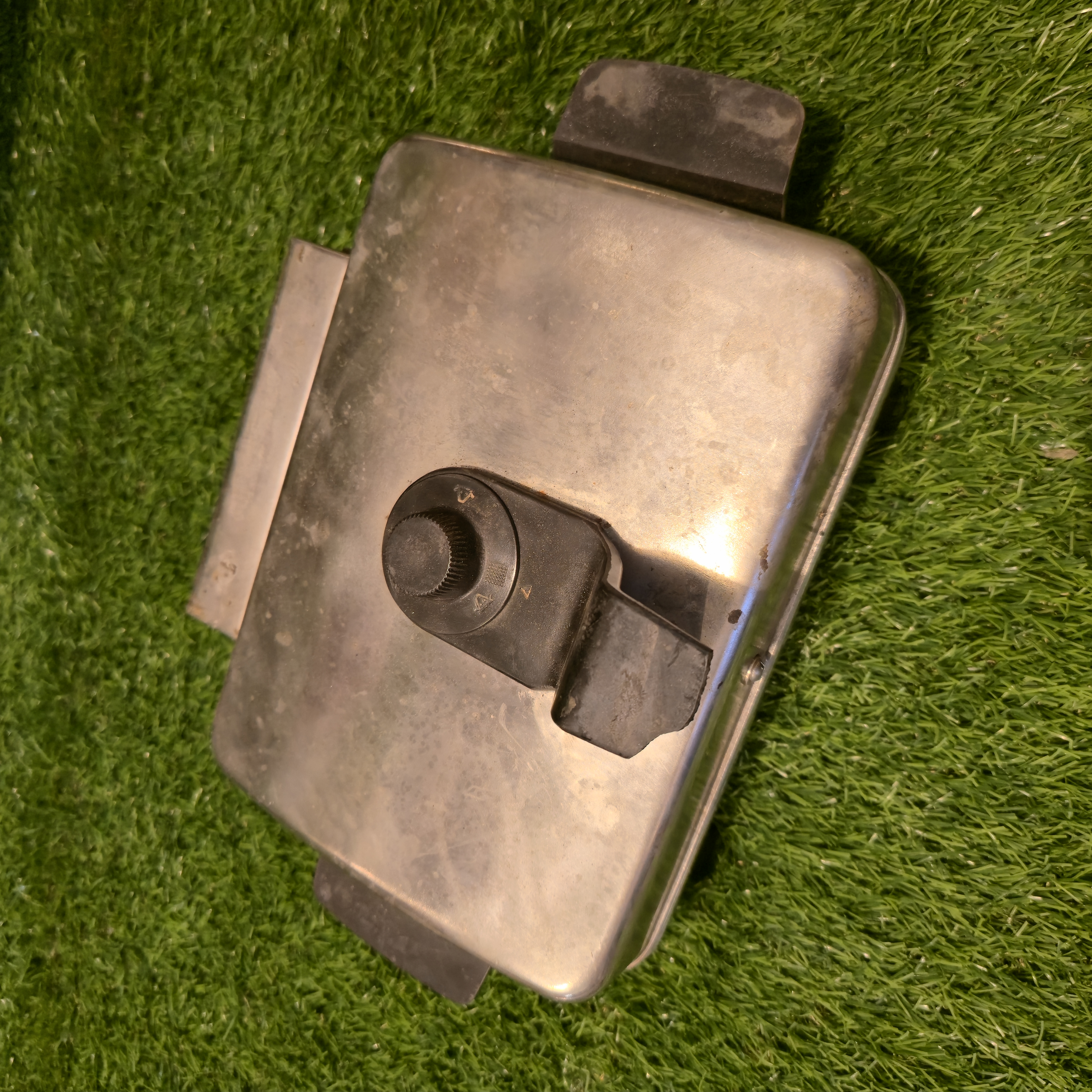 Senovinė elektrinė vaflinė su laidu (nuskilusi viršutinė rankena)