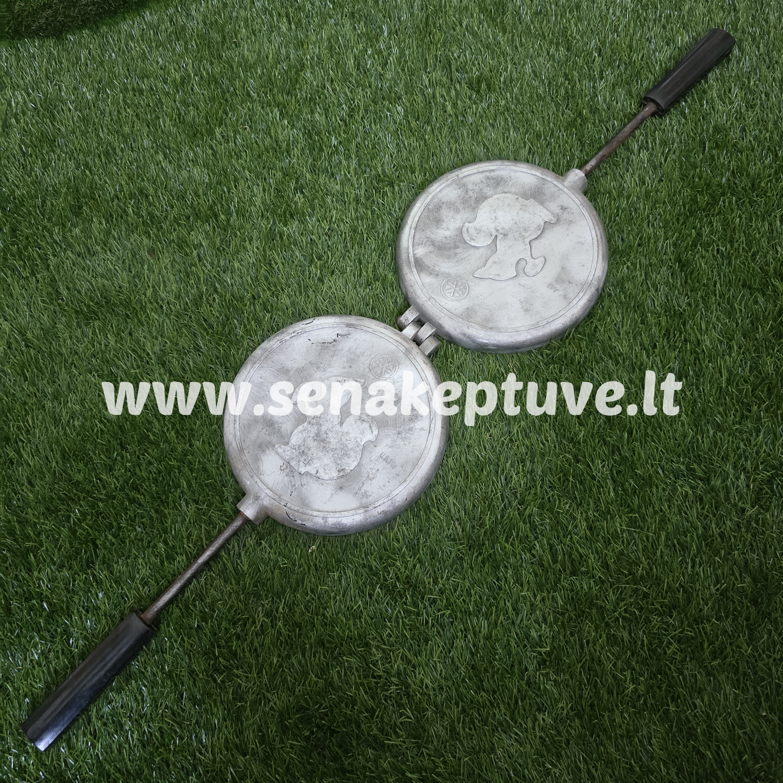 Senovinė asorti keptuvė (2 voveraitės ir 3 grybukai)