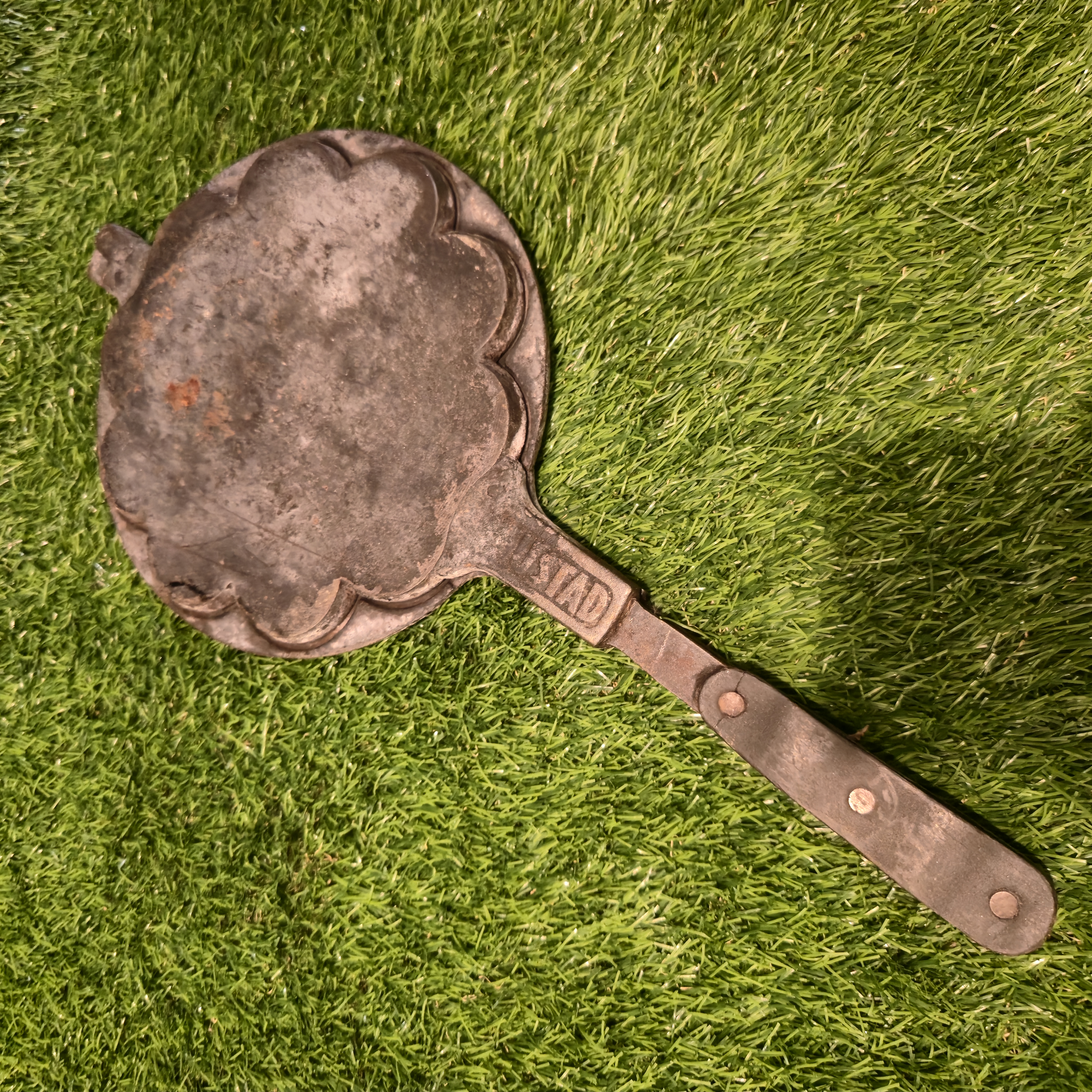 Ketaus čirvinių blynų keptuvė