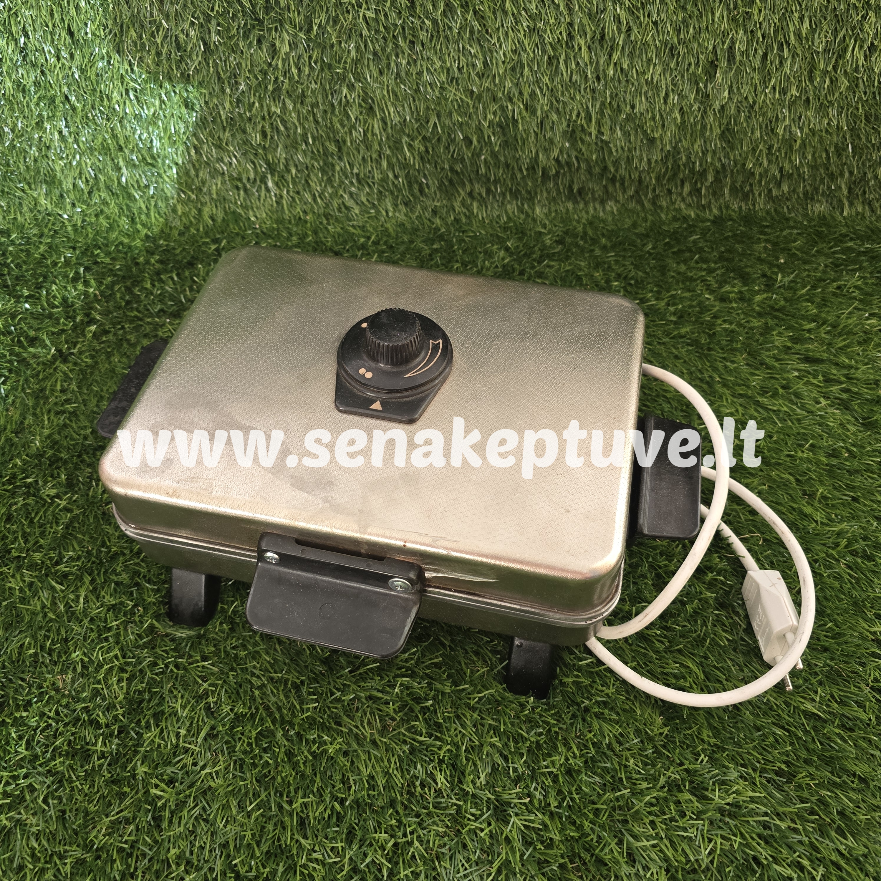 Senovinė elektrinė vaflinė su laidu