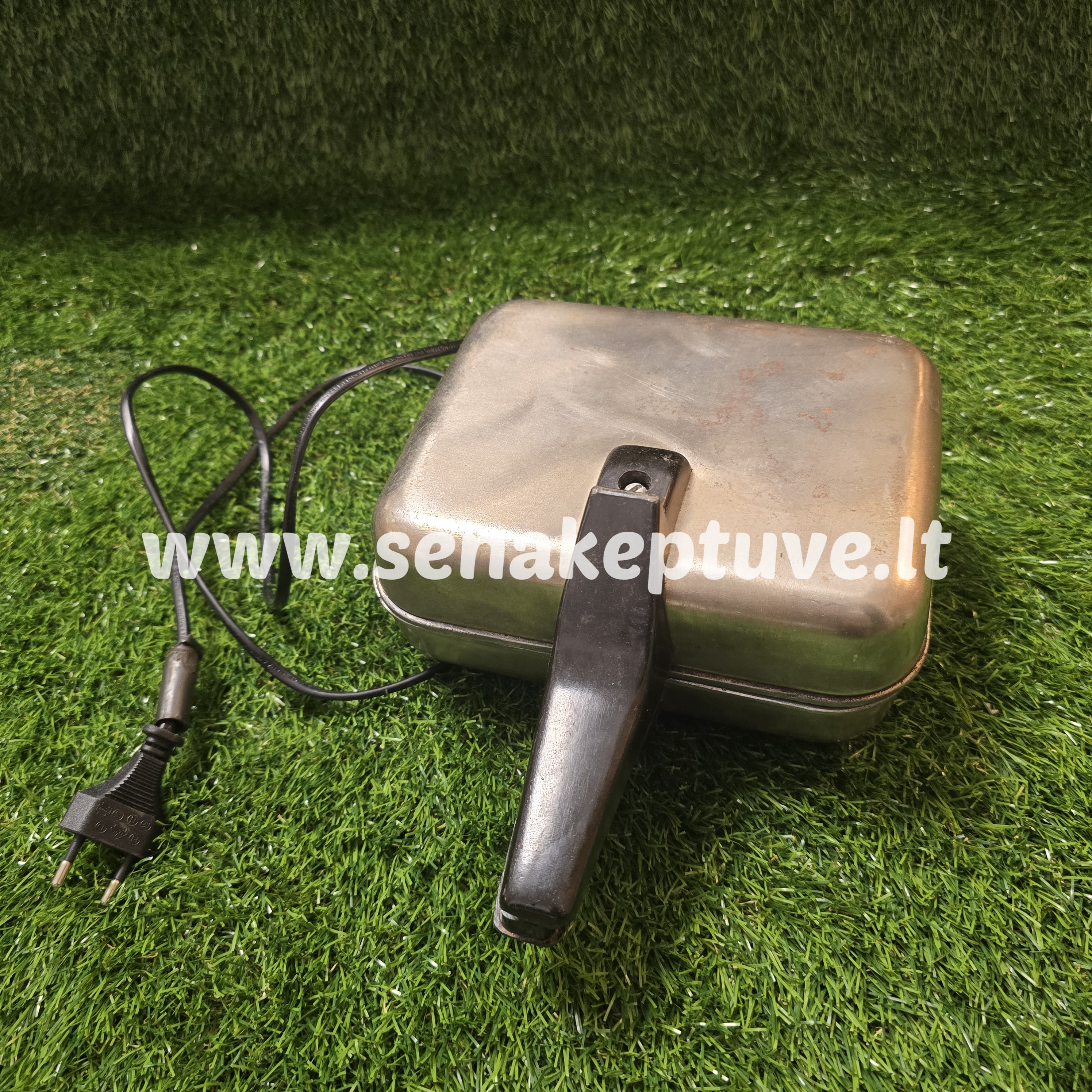 Senovinė elektrinė vaflinė su laidu