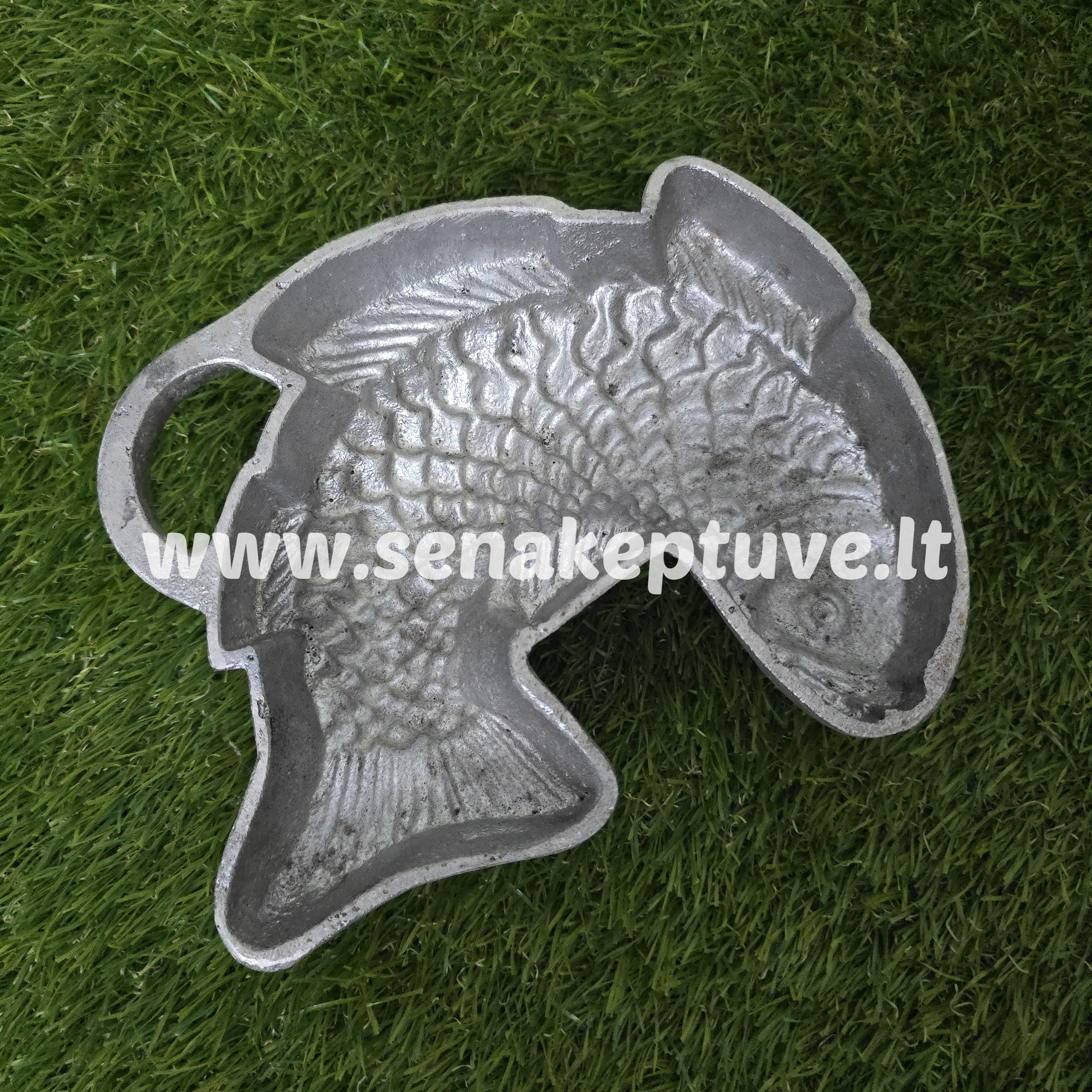 Senovinė žuvies formos kepimo forma