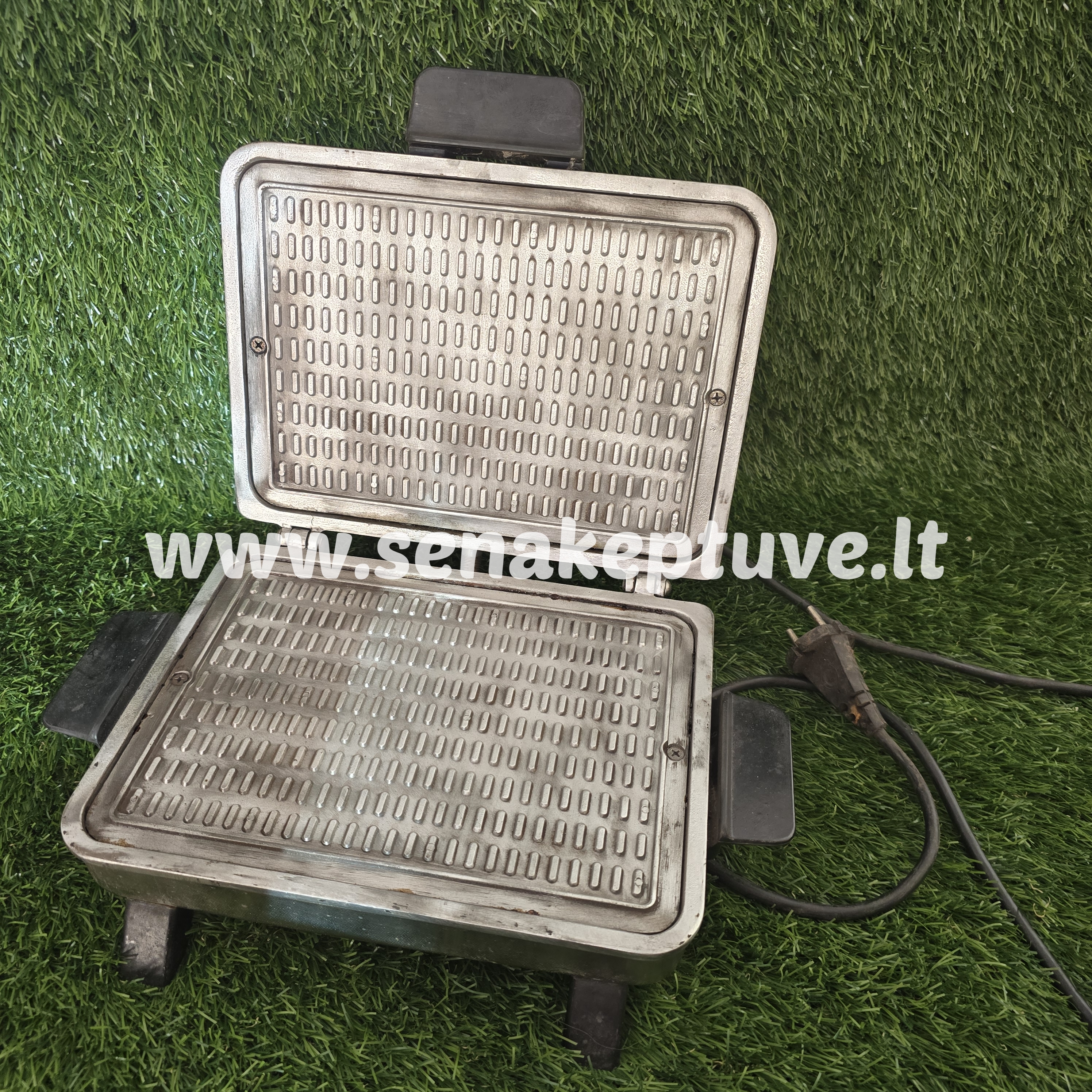 Senovinė elektrinė vaflinė su laidu