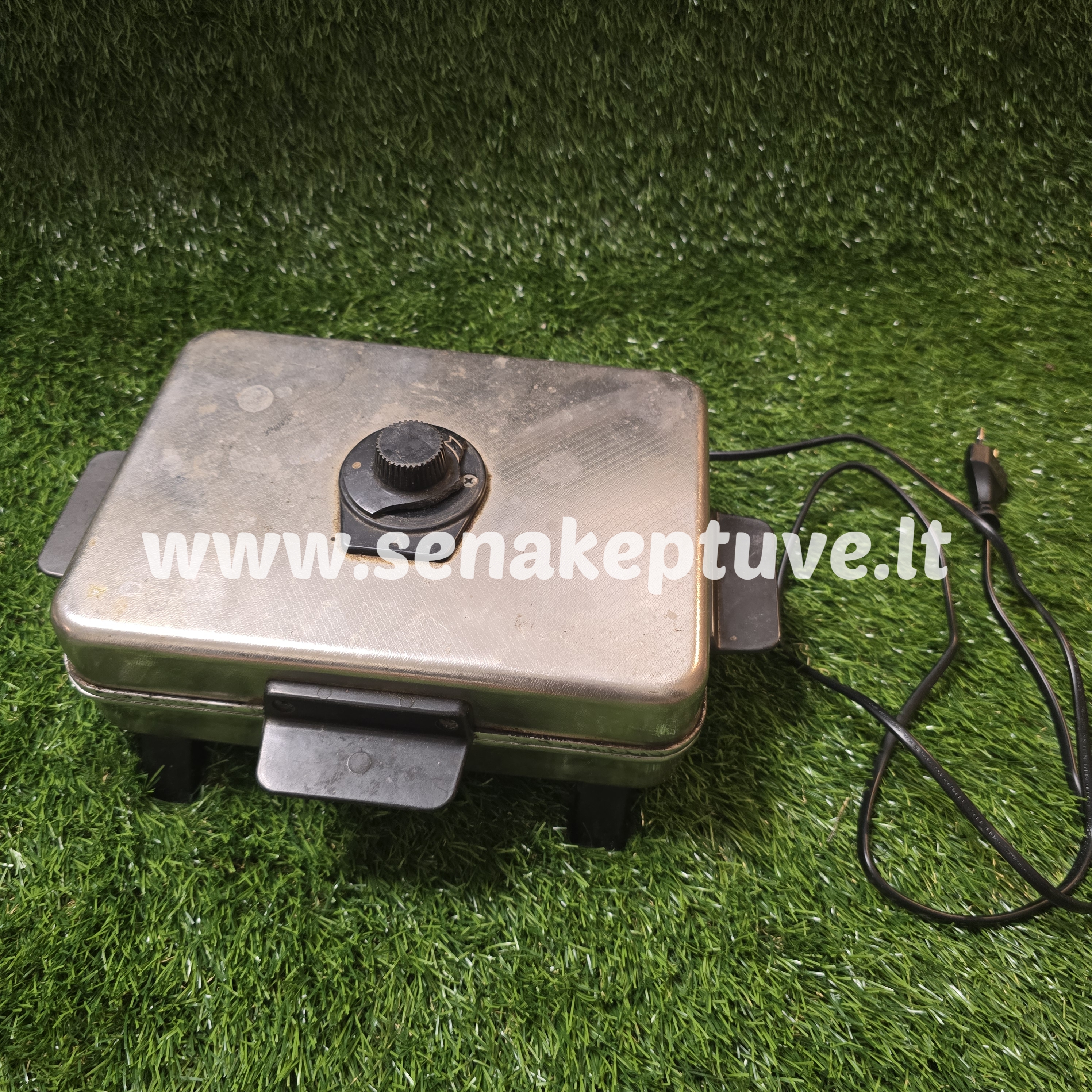 Senovinė elektrinė vaflinė su laidu (nuskilęs karščio reguliatorius)