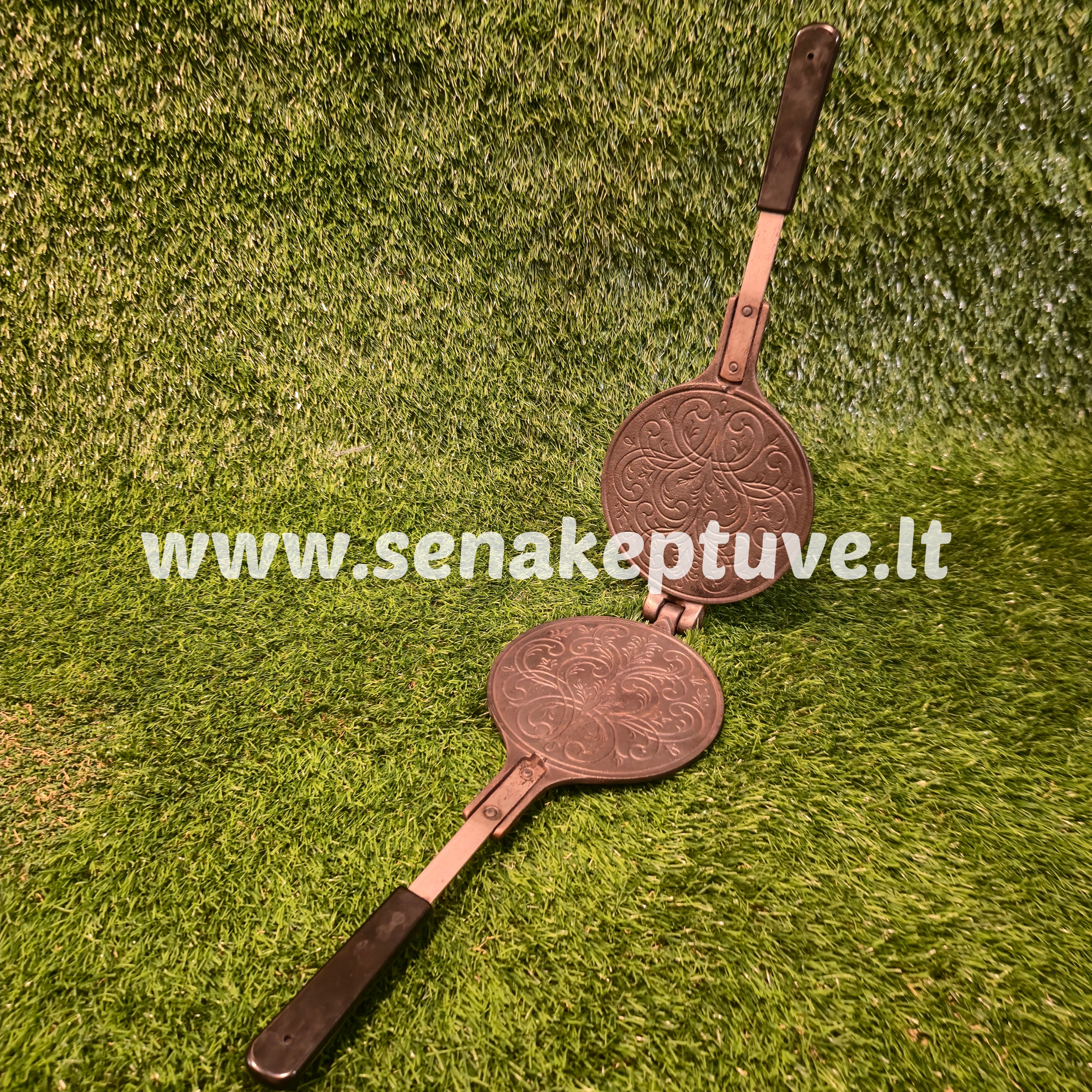 Senovinė ketaus plonų vaflių keptuvė