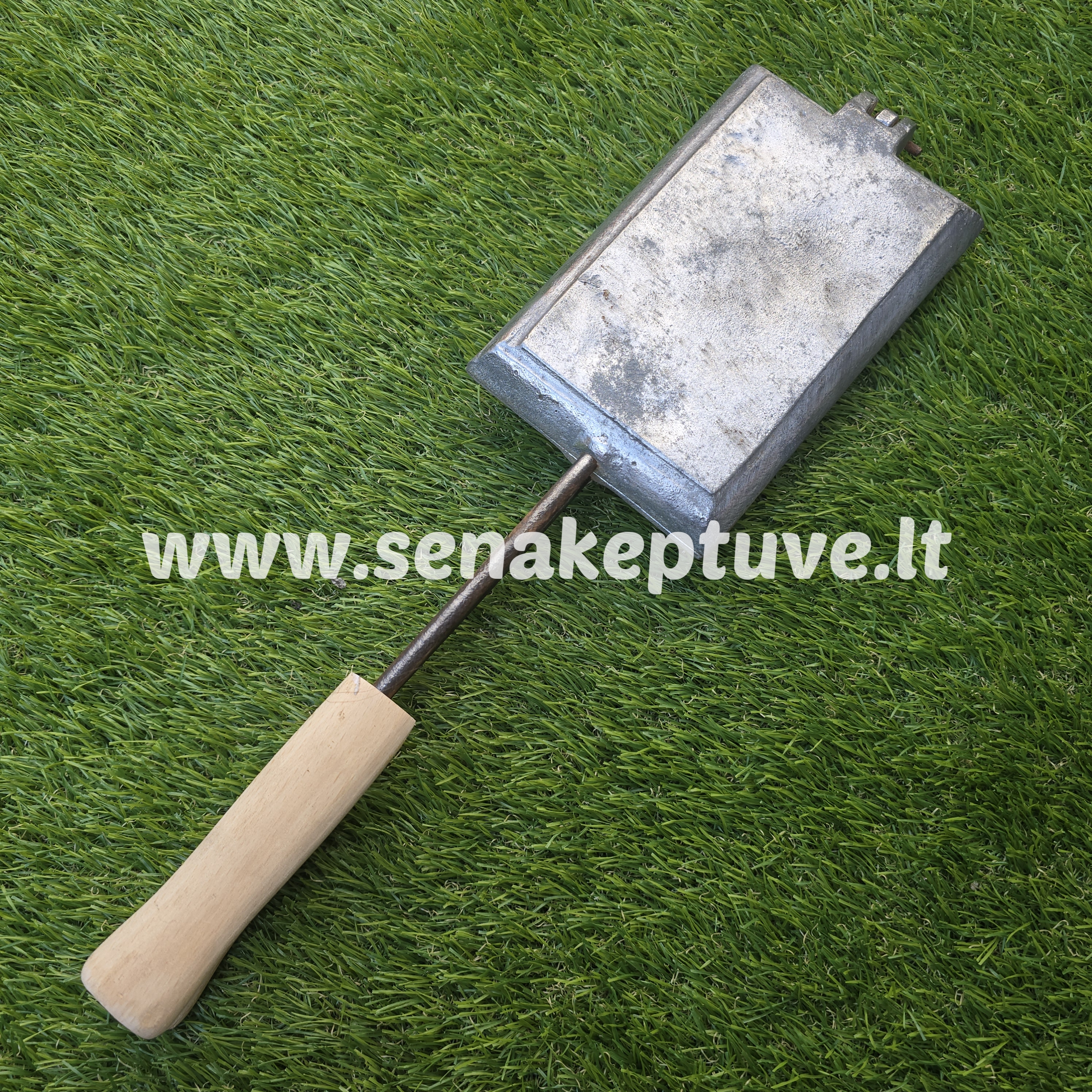 Senovinė asorti (5 grybukai, 2 voveraitės ir paukštelis) keptuvė