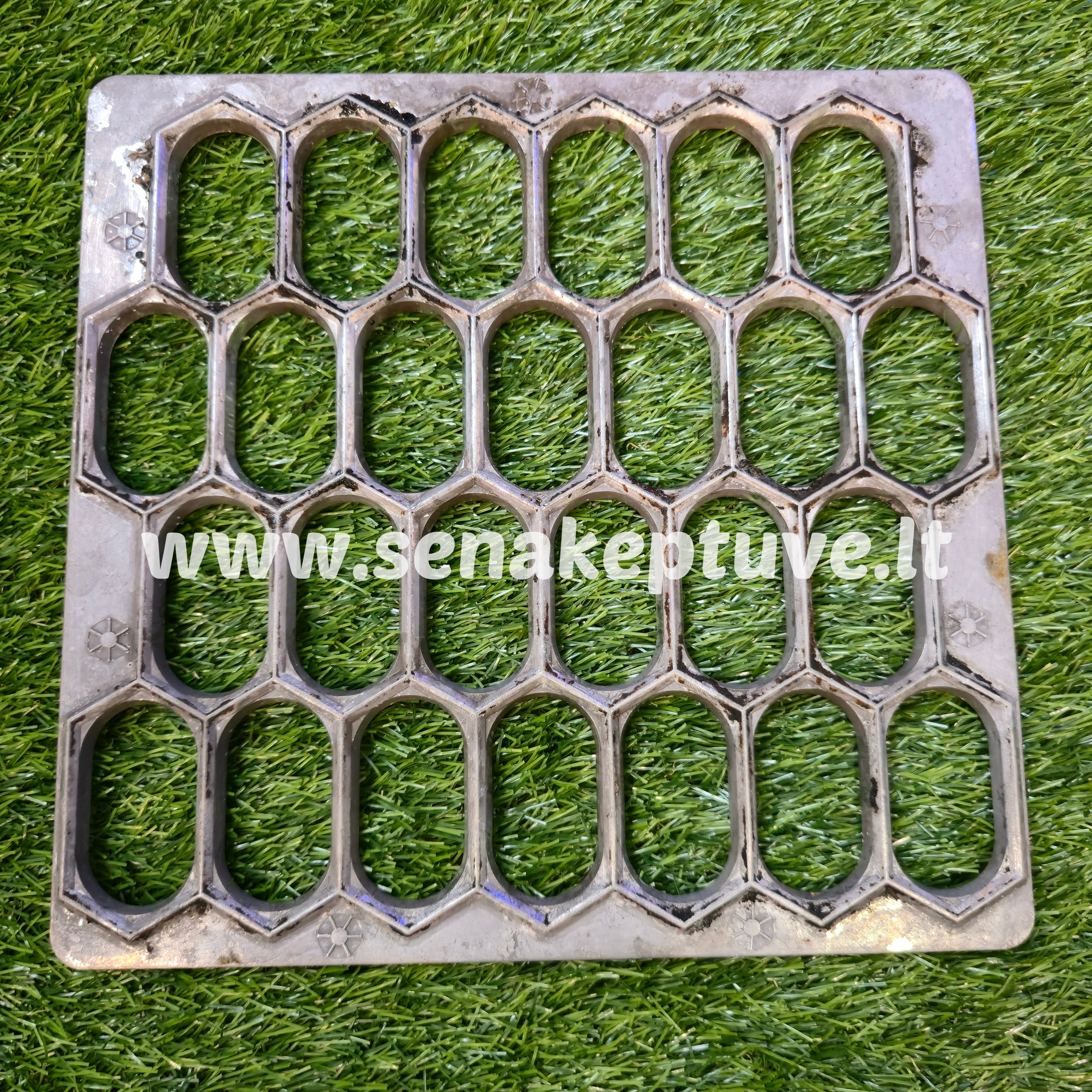 Senovinė koldūnų kepimo forma