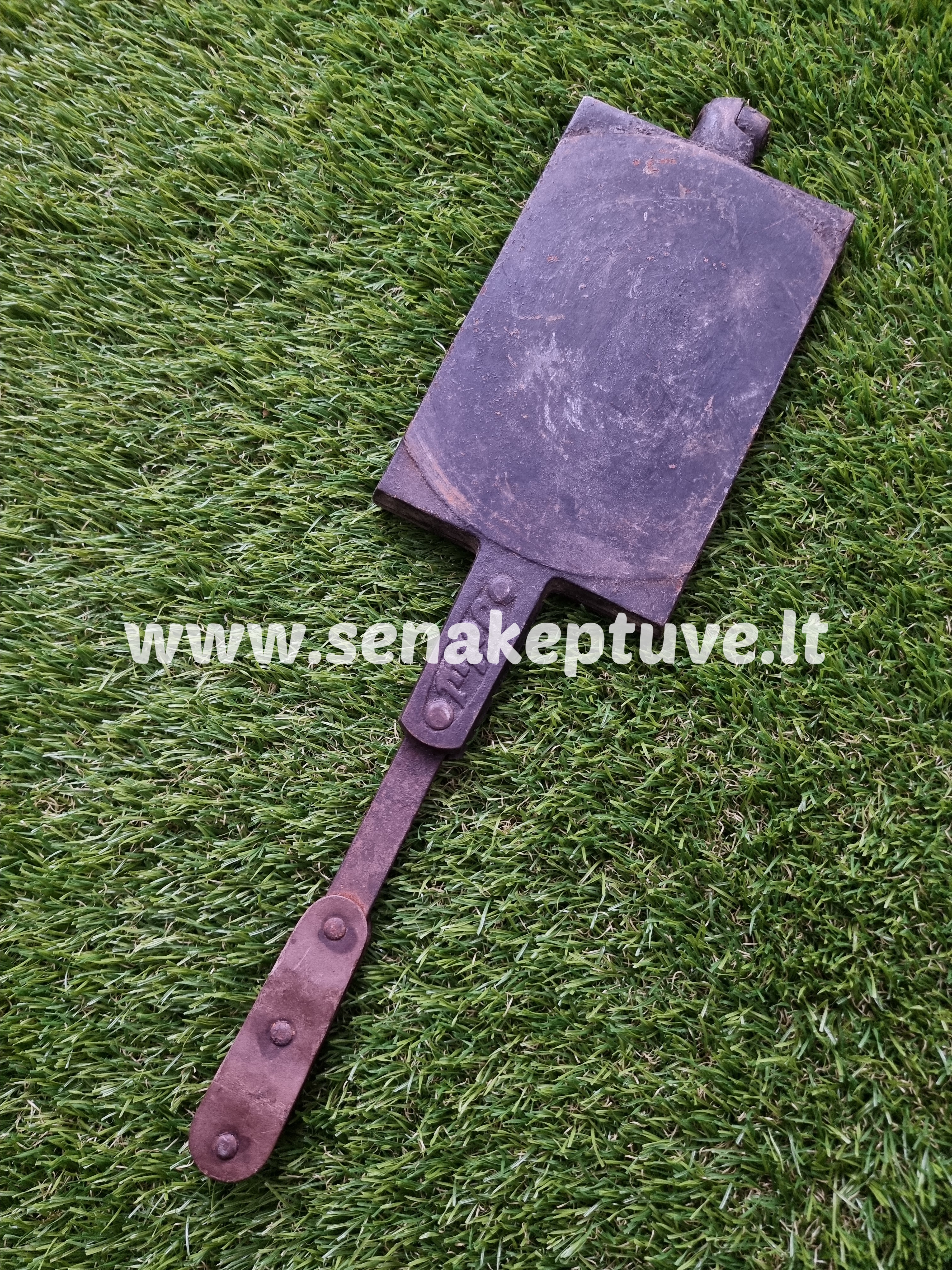 Senovinė ketaus plonų vaflių keptuvė