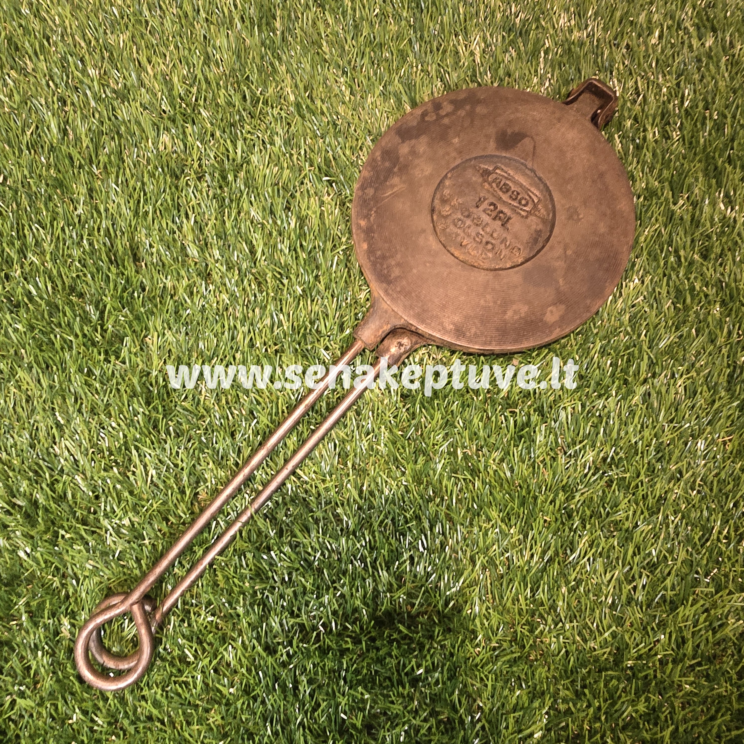 Senovinė ketaus plonų vaflių keptuvė