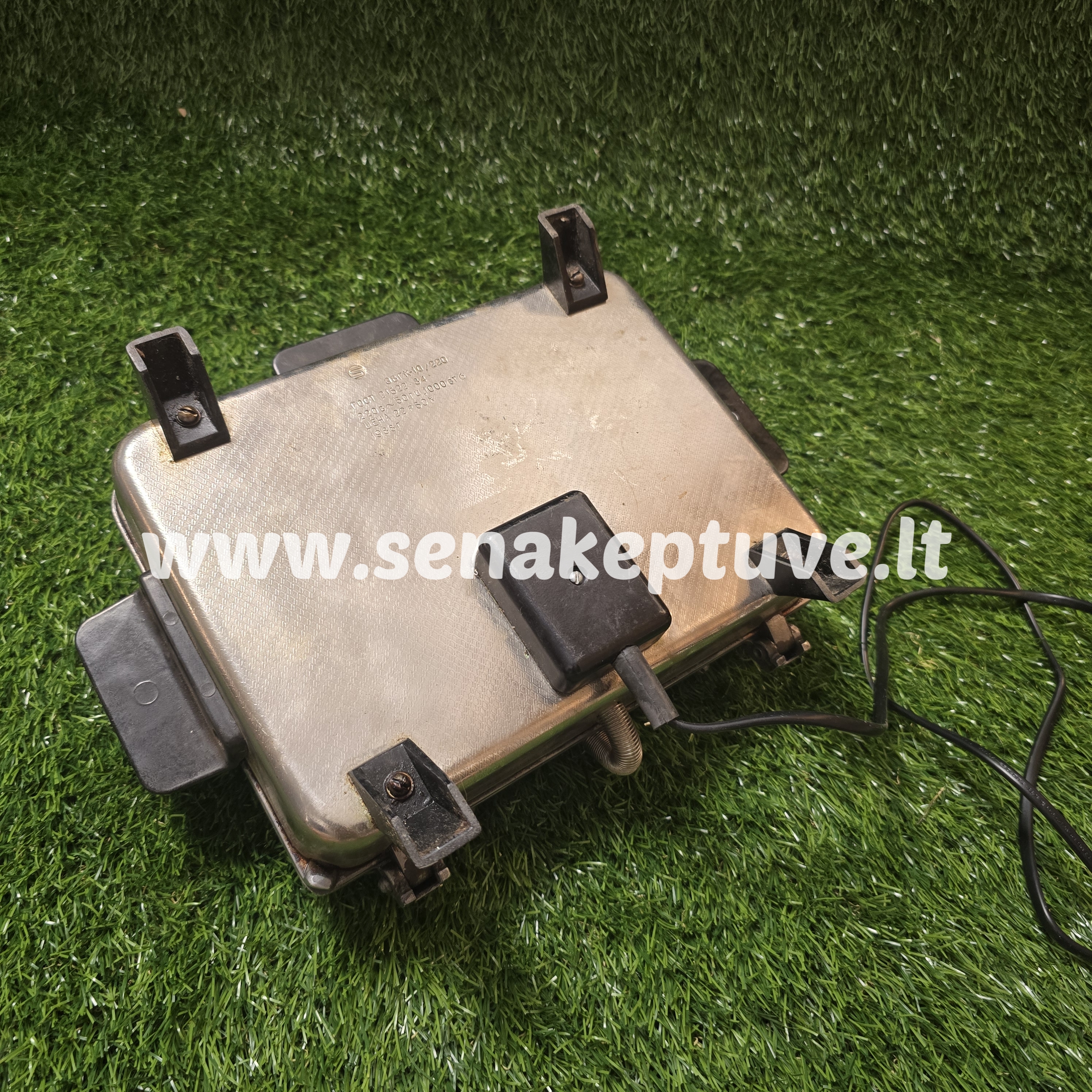 Senovinė elektrinė vaflinė su laidu (nuskilęs karščio reguliatorius)