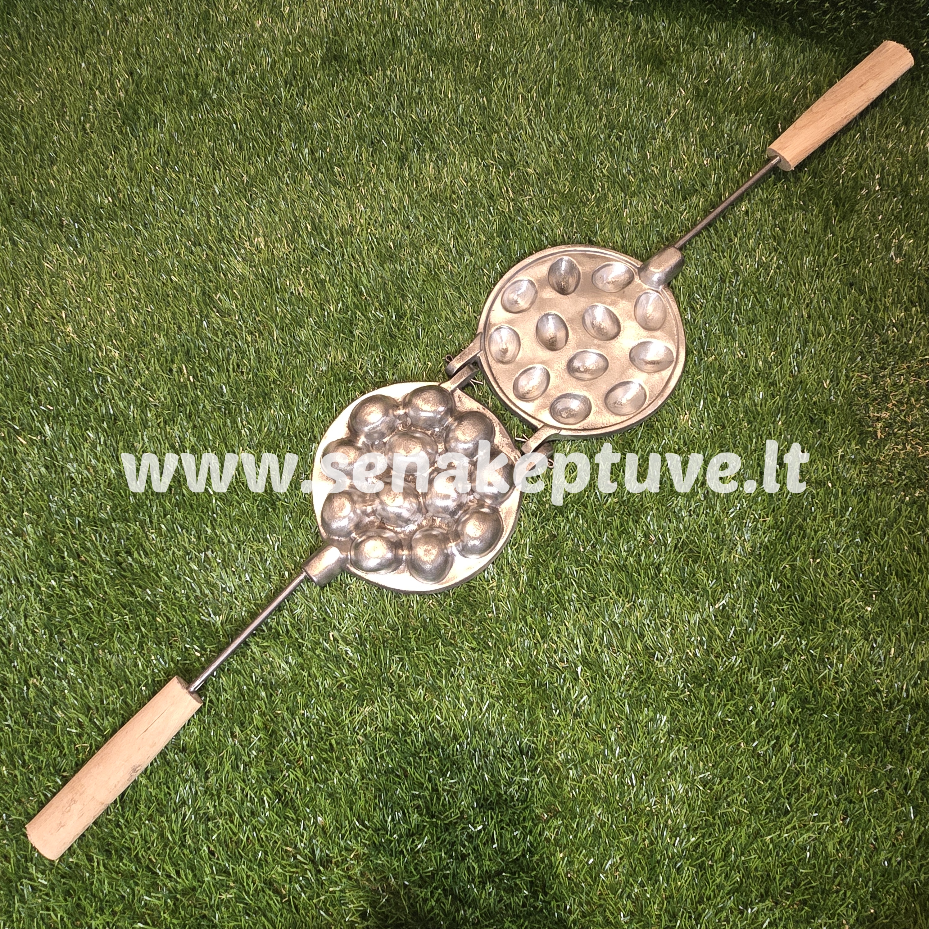 Senovinė riešutėlių keptuvė