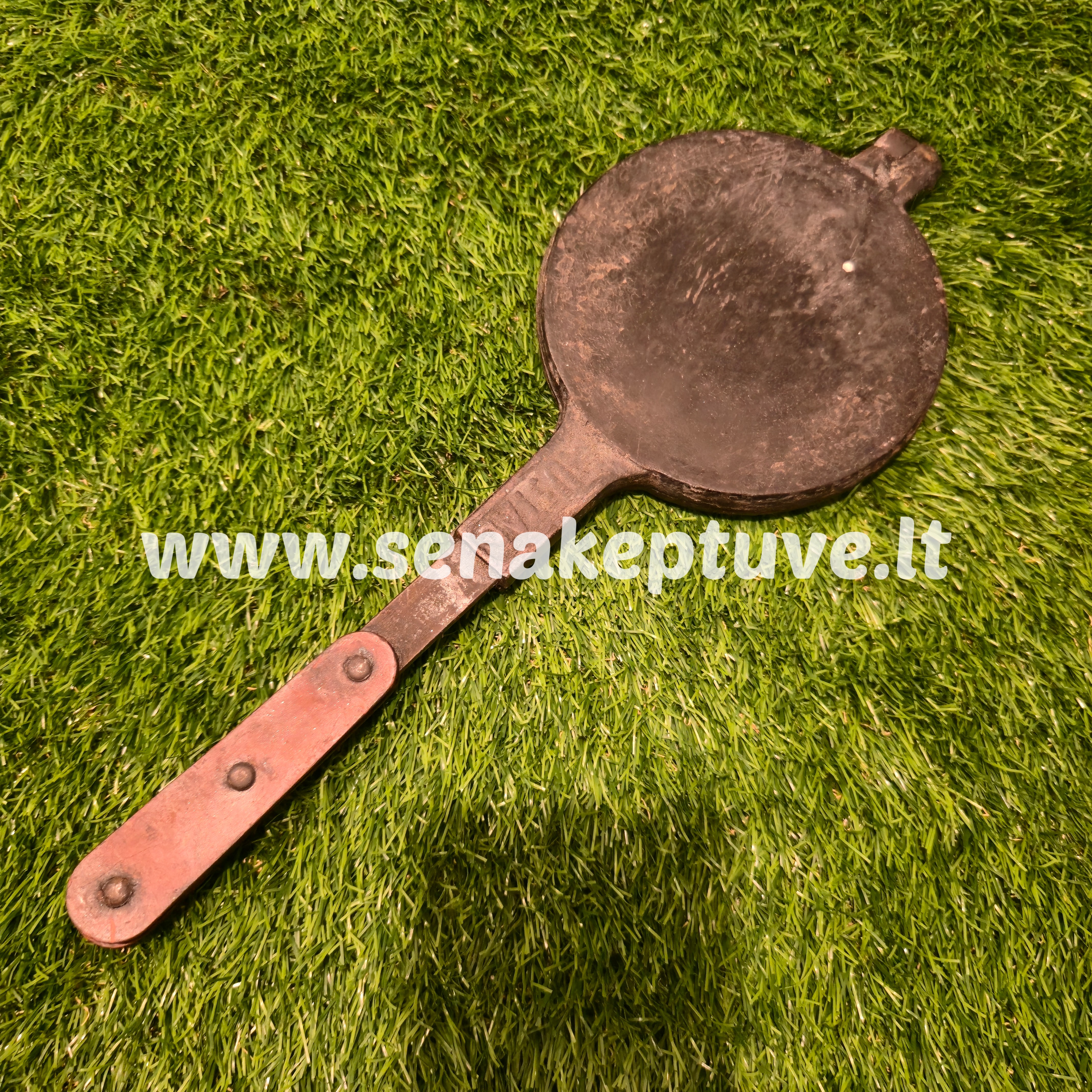 Senovinė ketaus plonų vaflių keptuvė