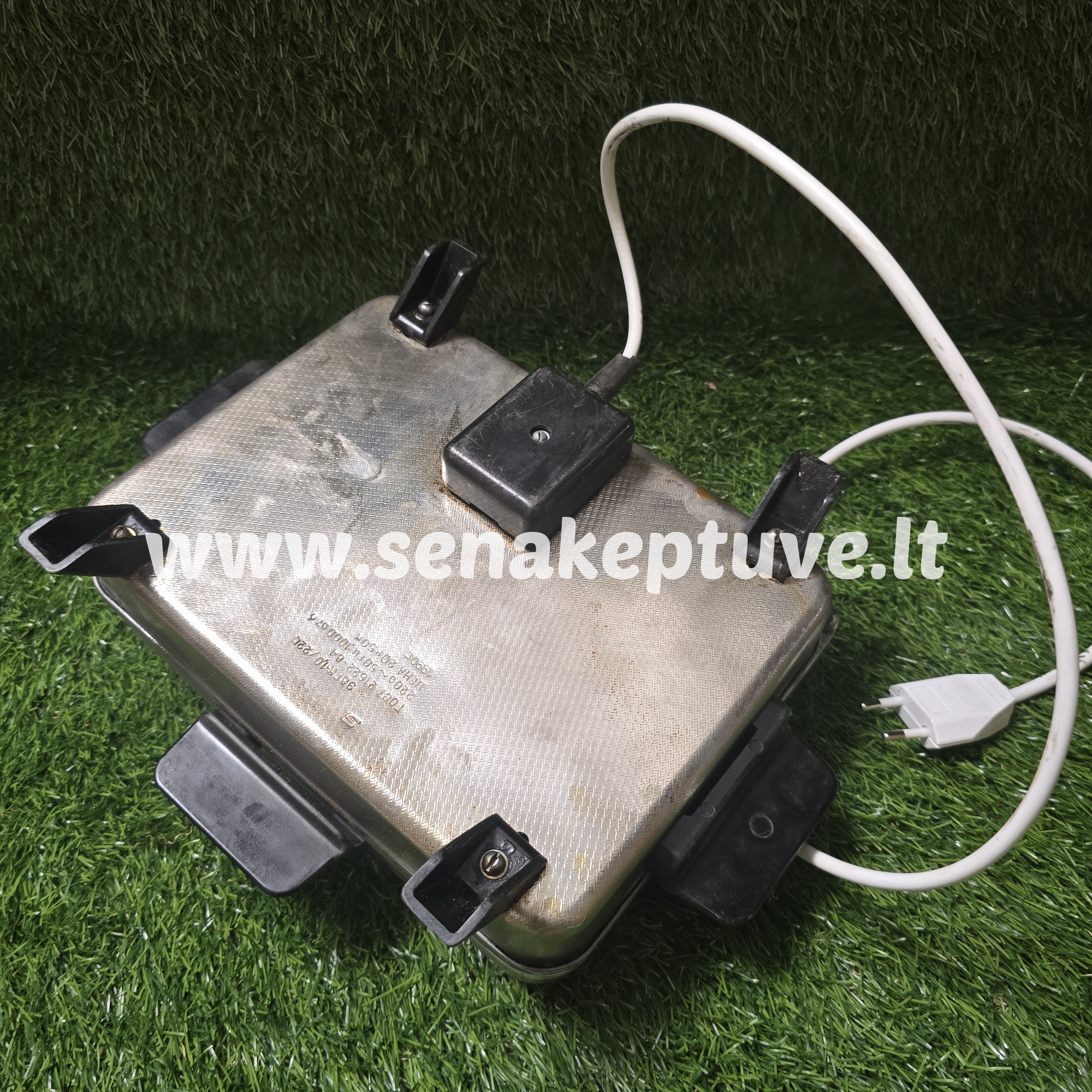 Senovinė elektrinė vaflinė su laidu