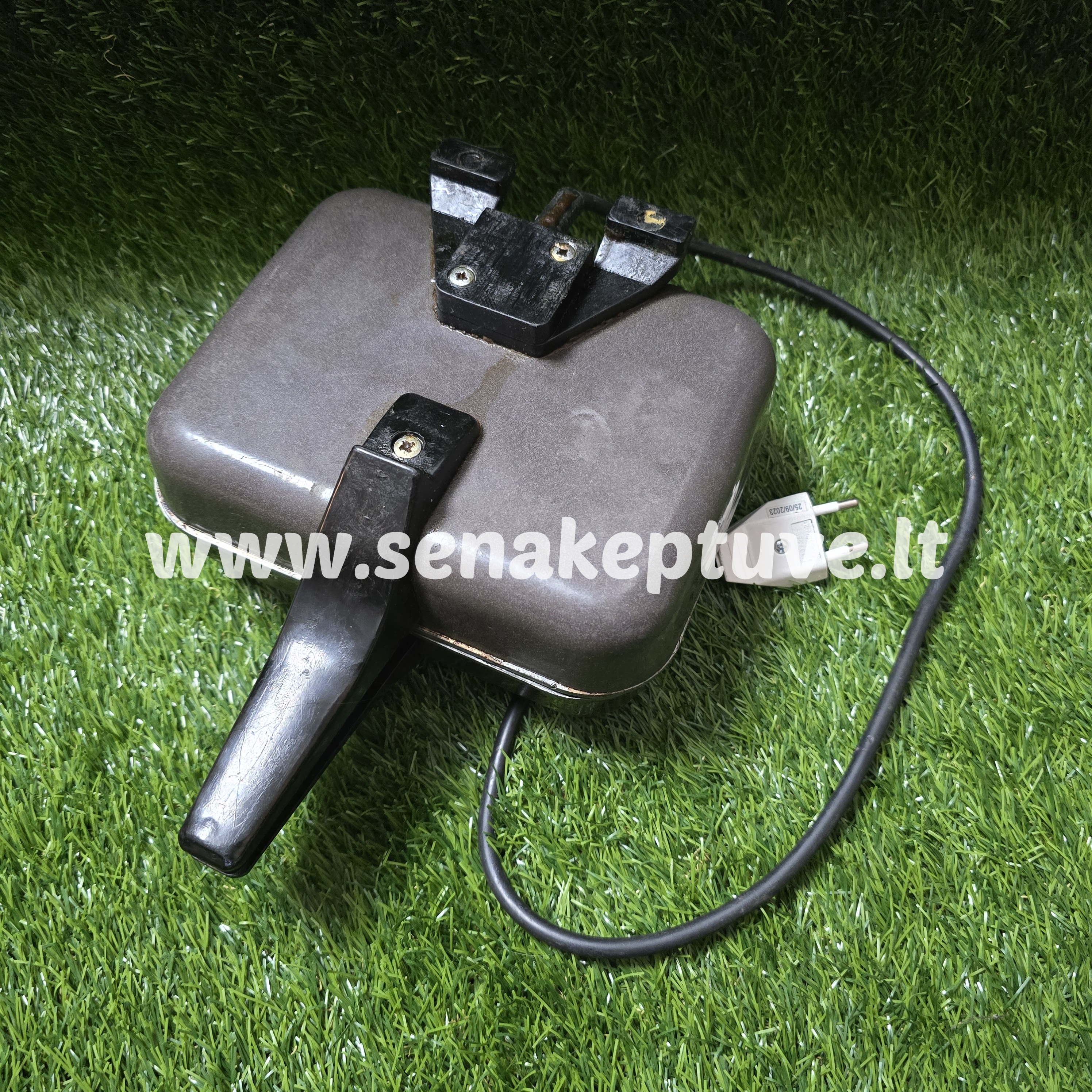 Senovinė elektrinė vaflinė su laidu (išskirtinė išorės spalva)