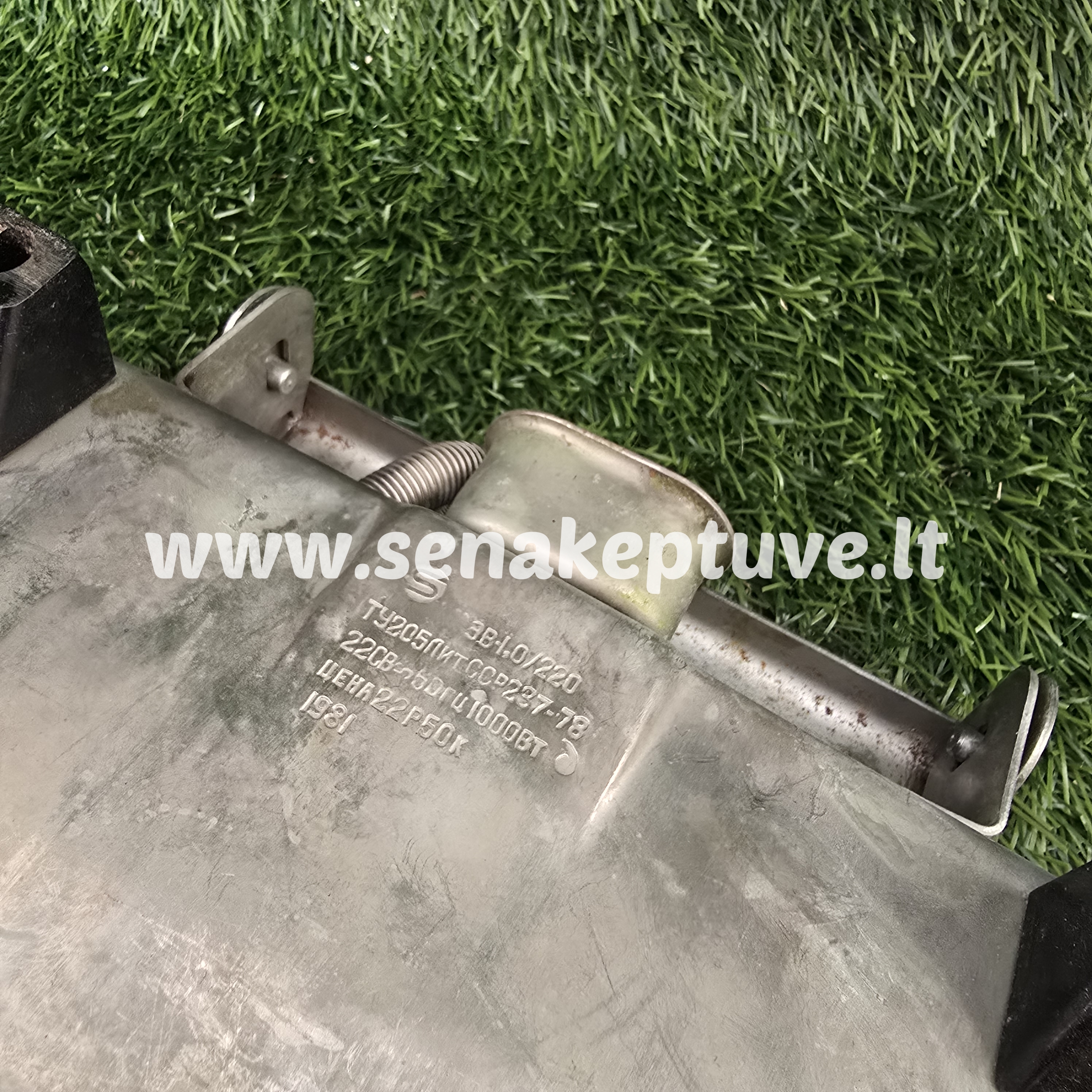 Senovinė elektrinė vaflinė su laidu