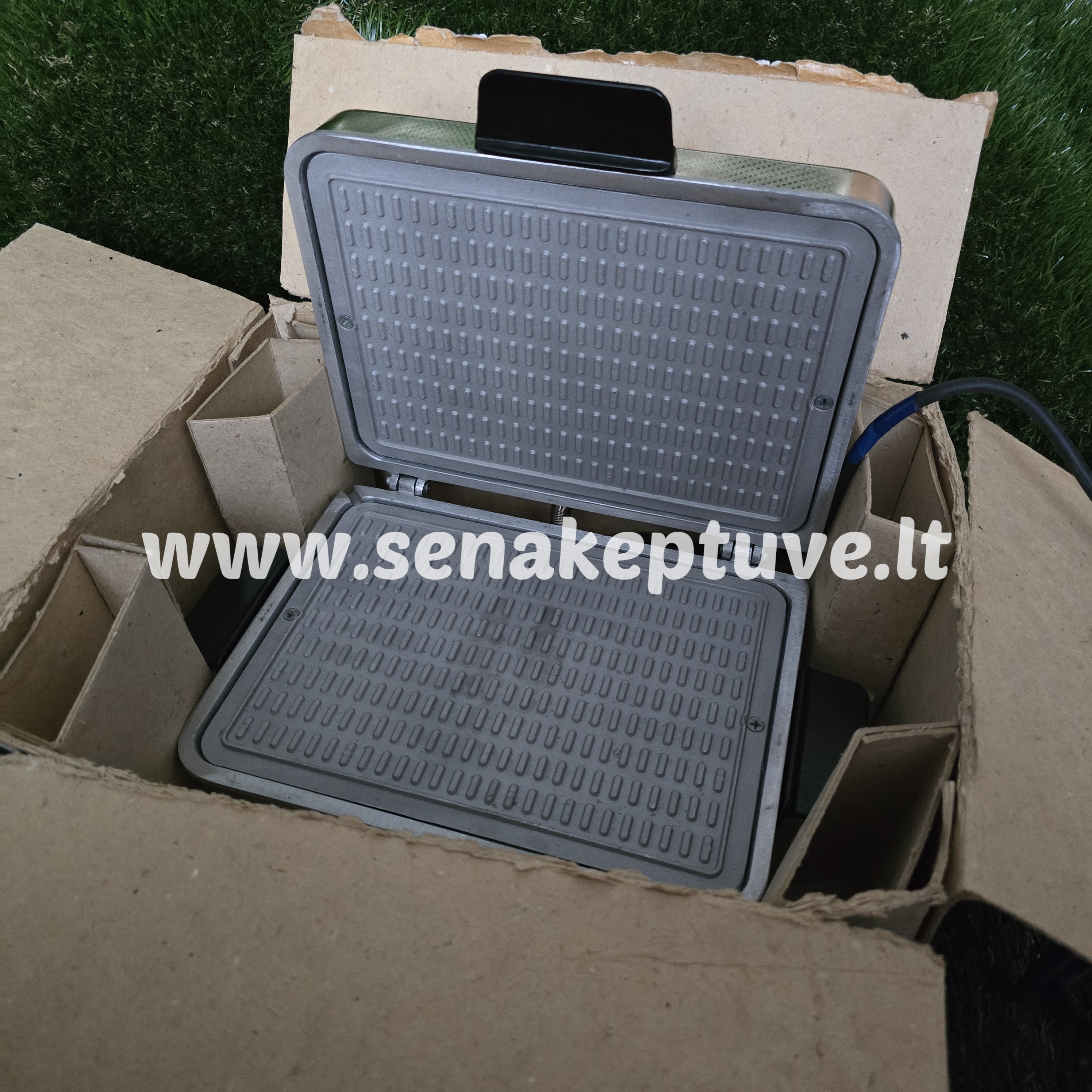 Mažai naudota senovinė elektrinė vaflinė su laidu