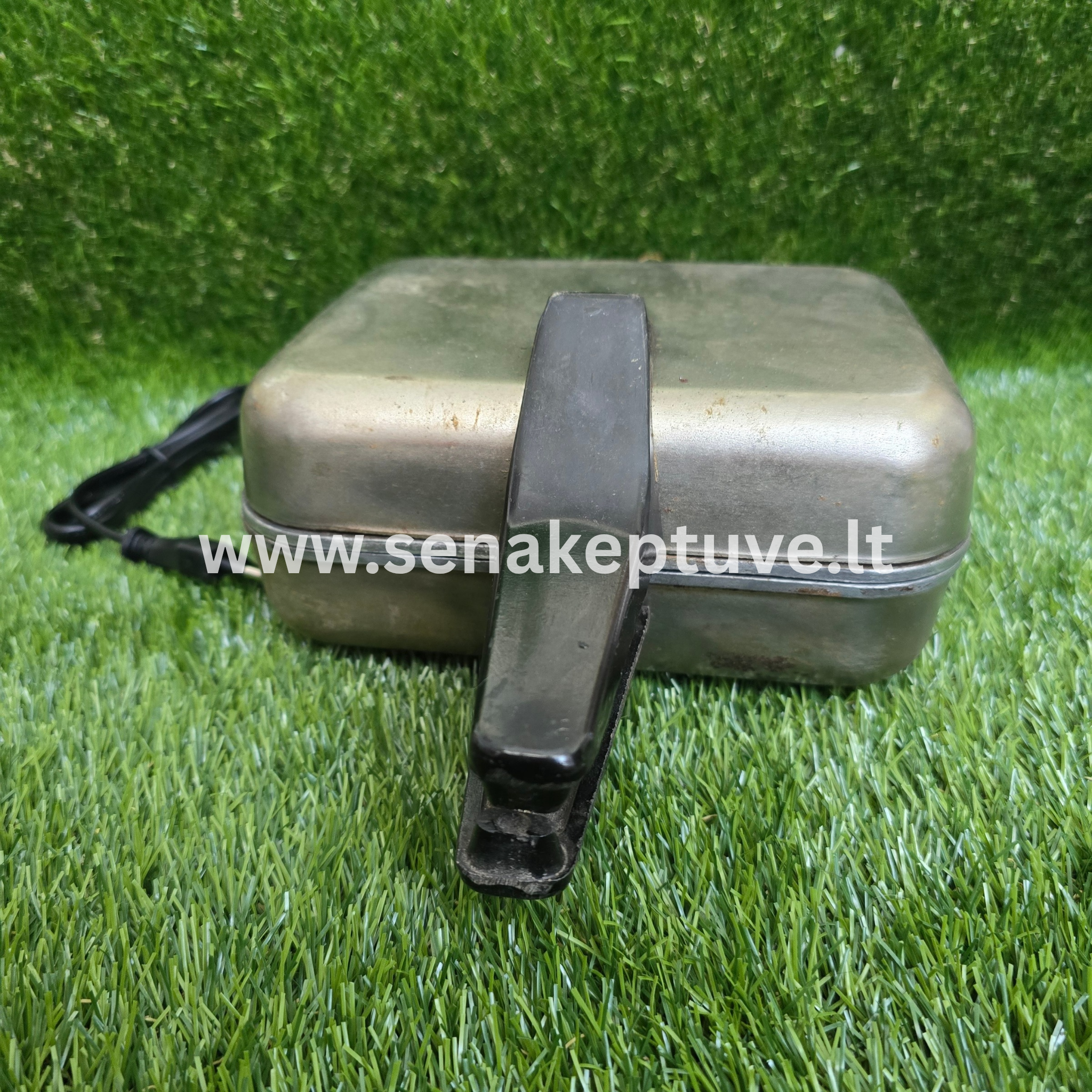 Senovinė elektrinė vaflinė su laidu