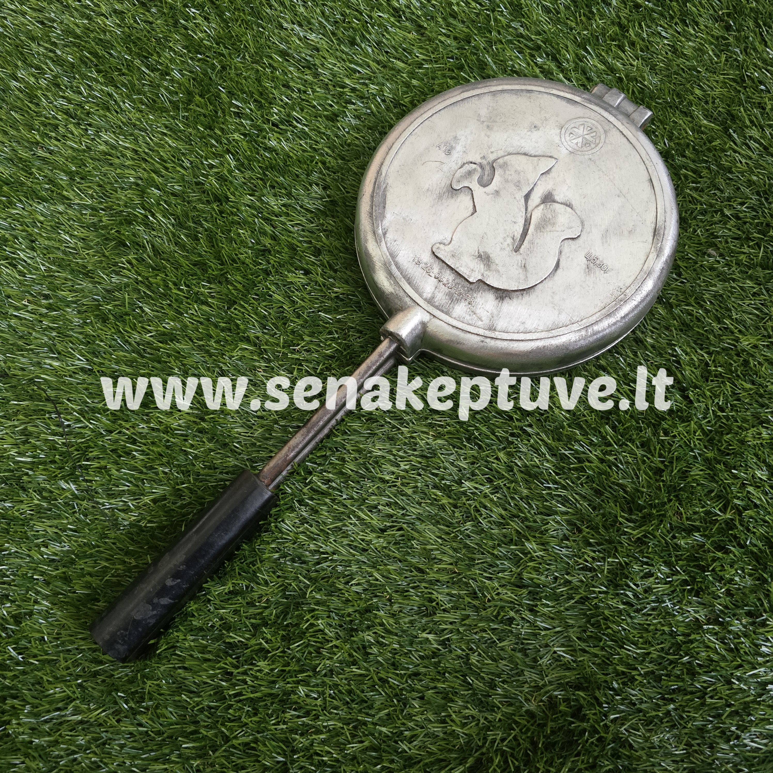 Senovinė asorti keptuvė (2 voveraitės ir 3 grybukai)