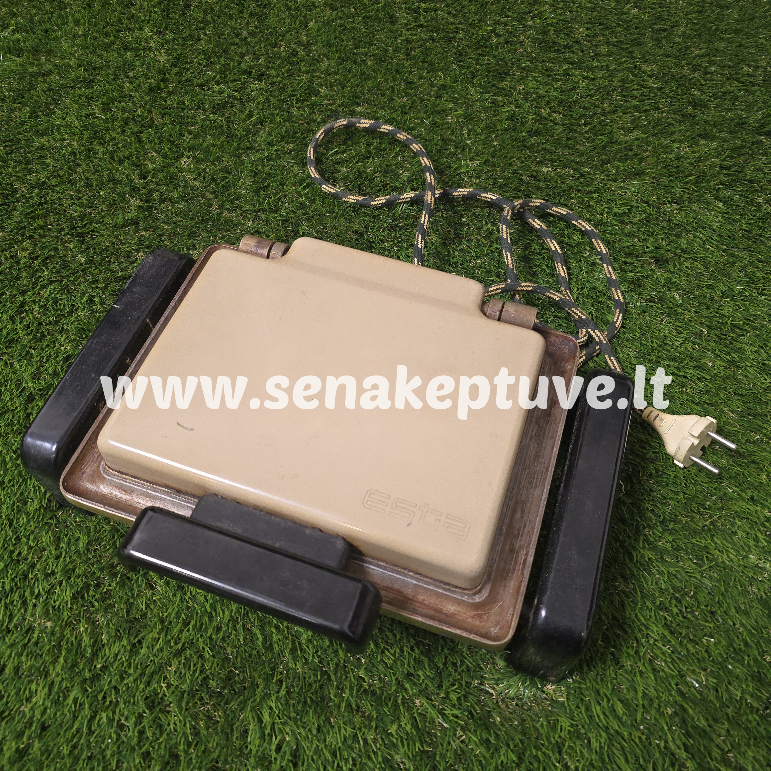 Senovinė elektrinė vaflinė su laidu ploniems vafliams