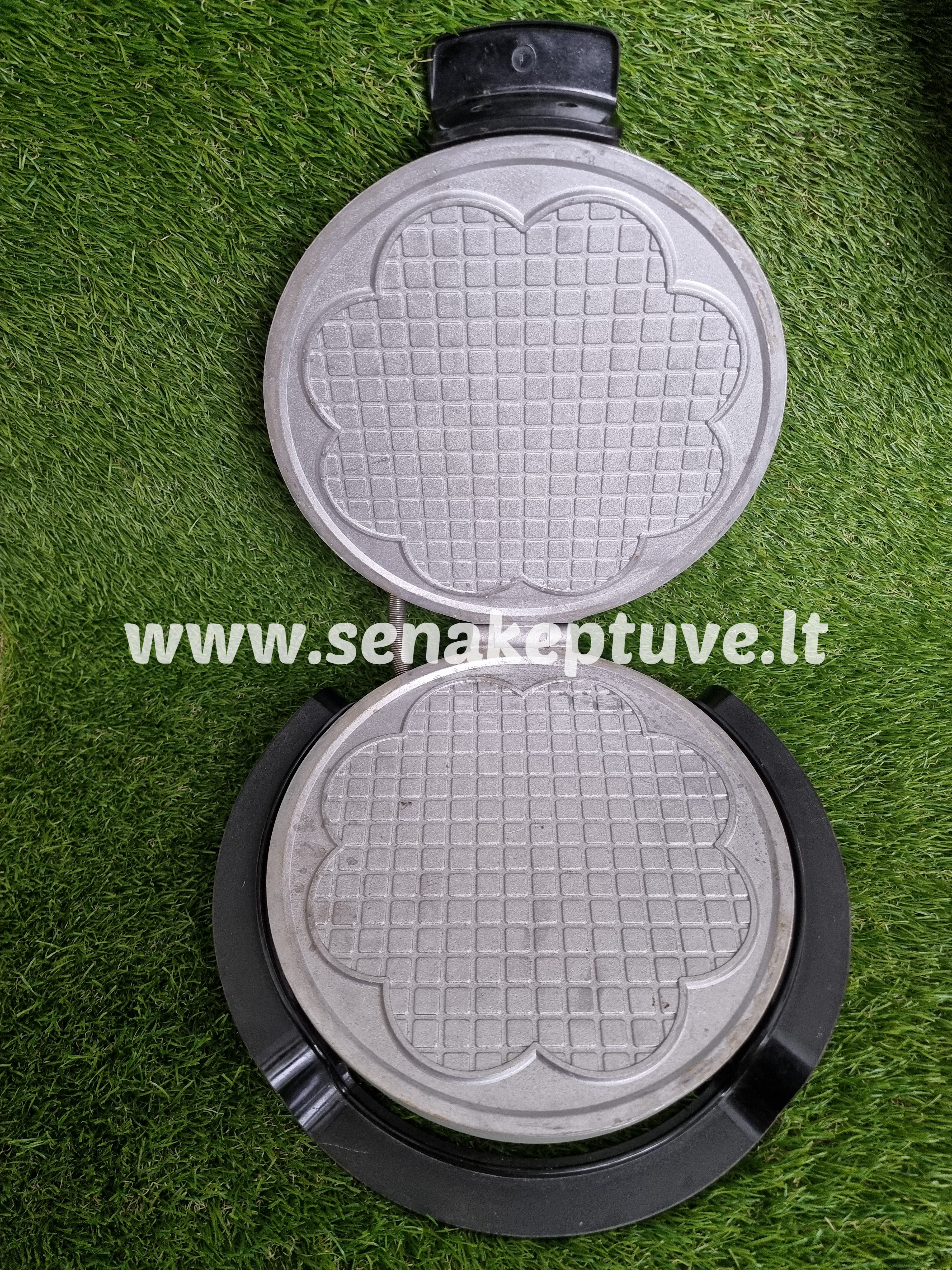 Senovinė elektrinė vaflinė su laidu