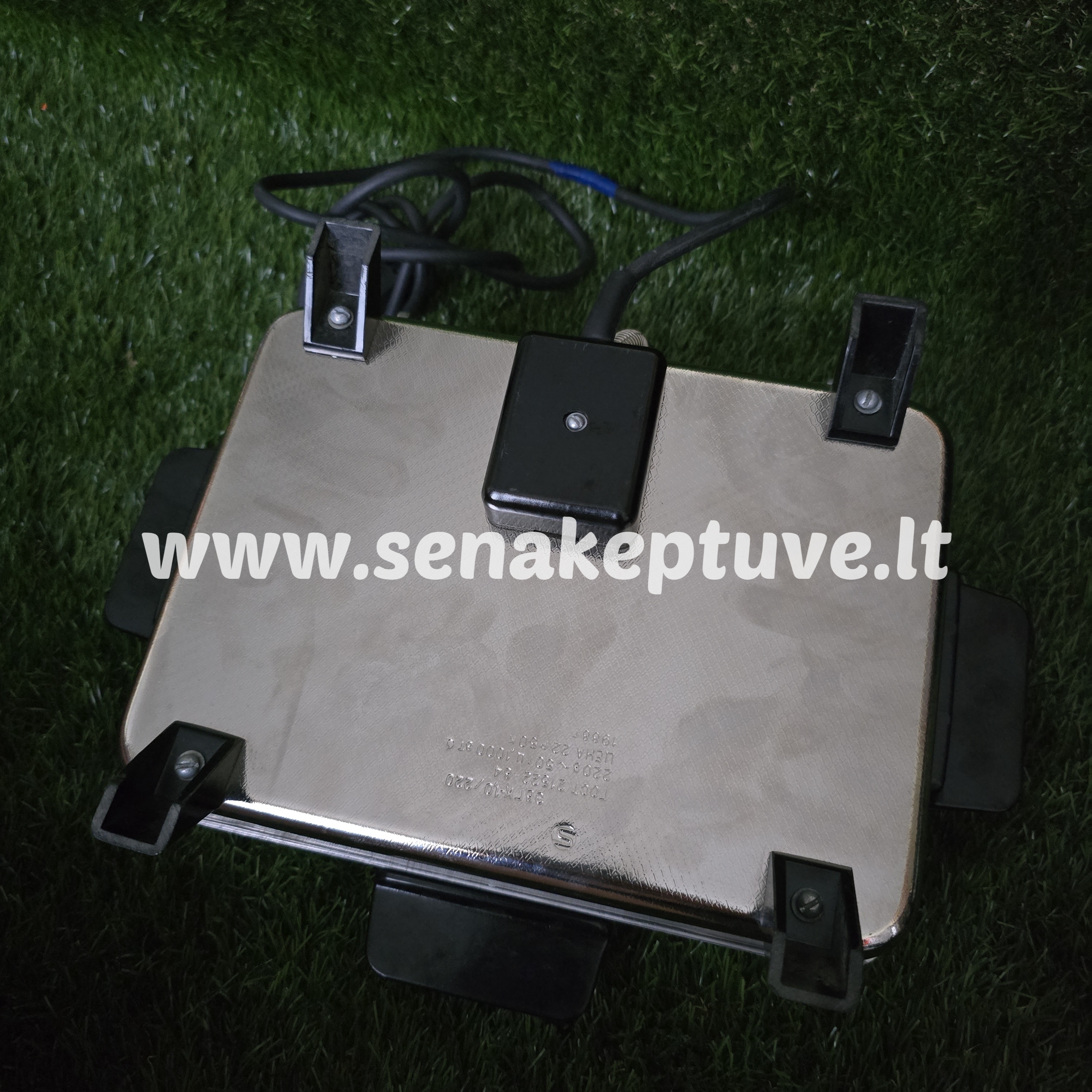 Mažai naudota senovinė elektrinė vaflinė su laidu