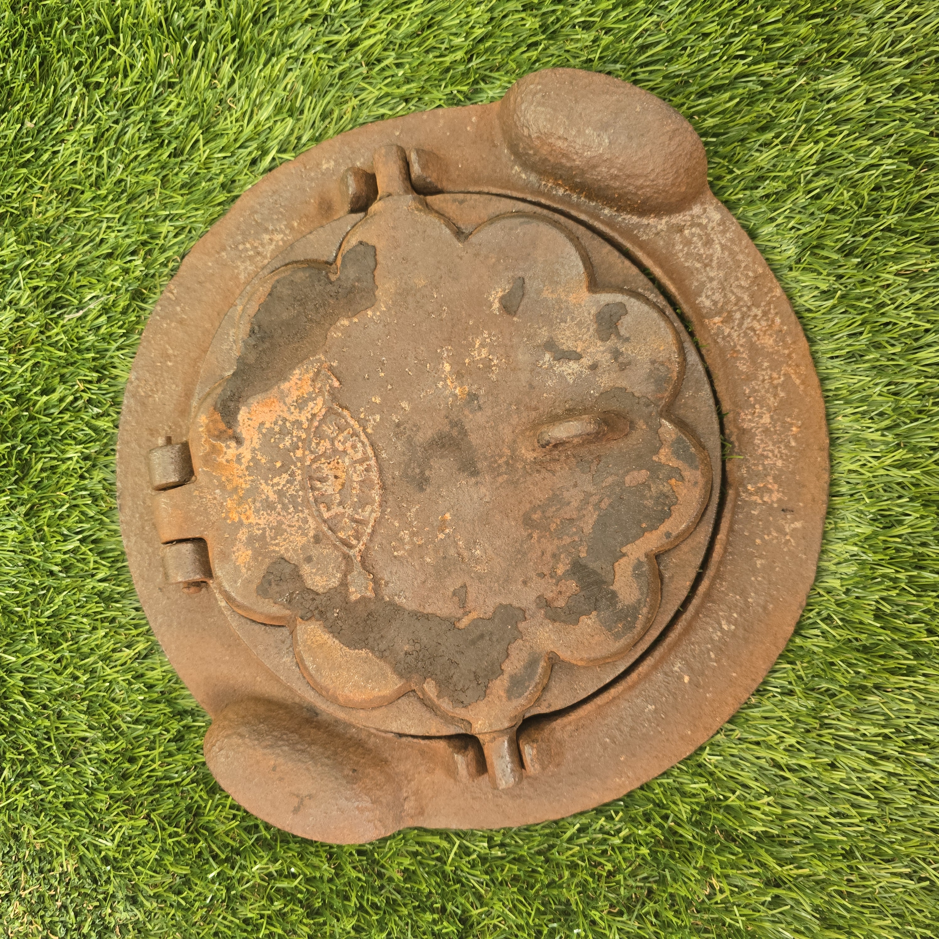 Senovinė vartoma čirvinių blynų keptuvė su rinkėmis