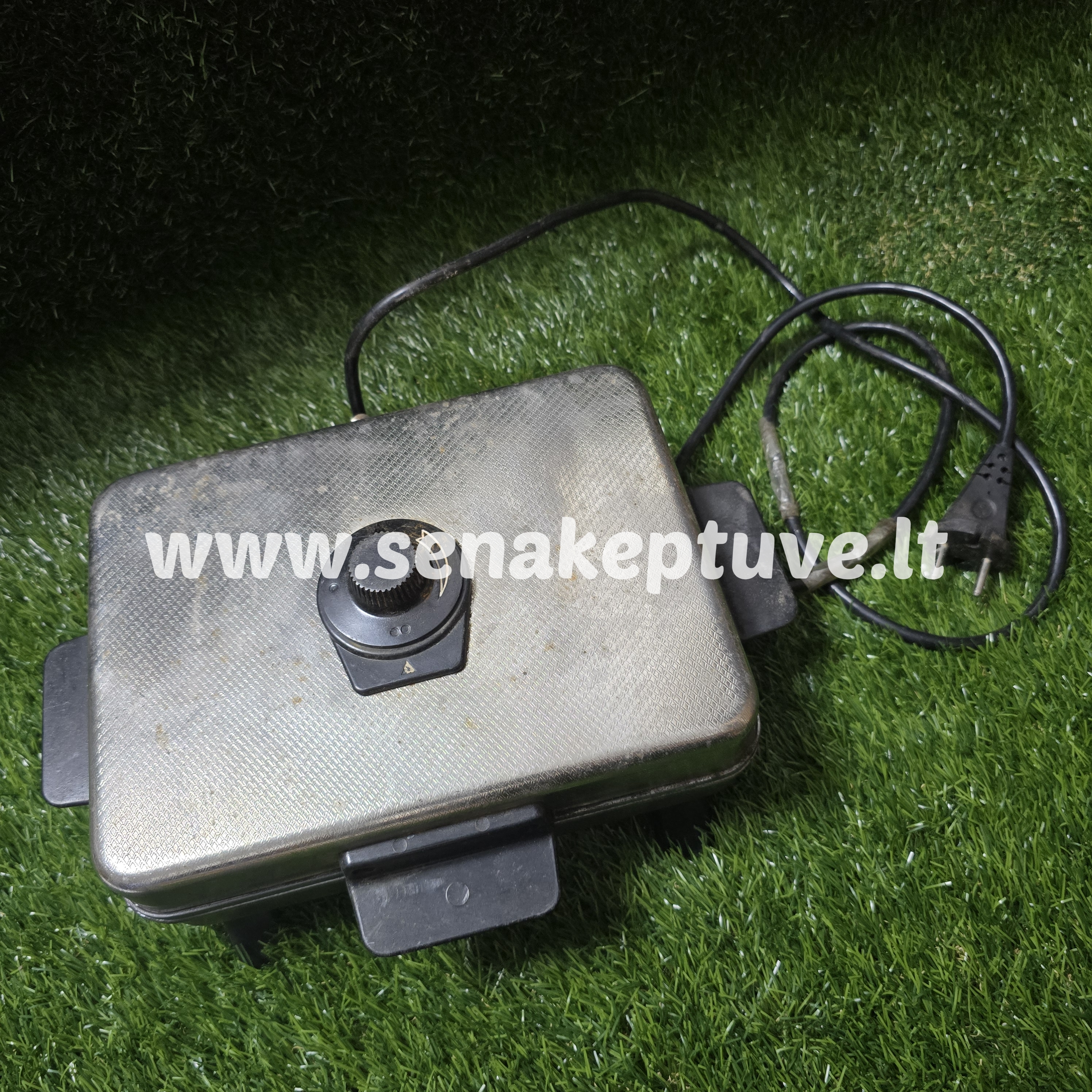 Senovinė elektrinė vaflinė su laidu