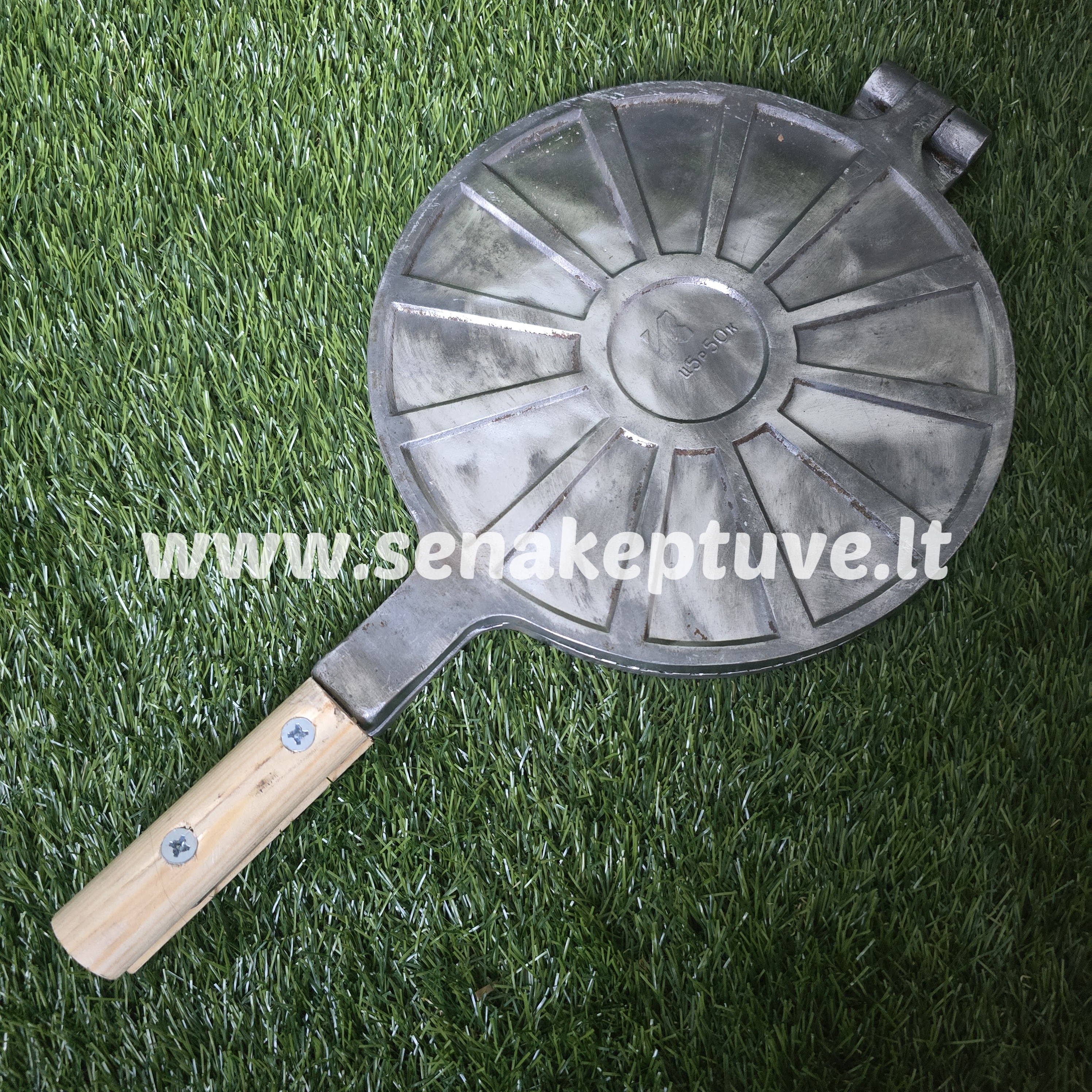 Senovinė vaflių keptuvė