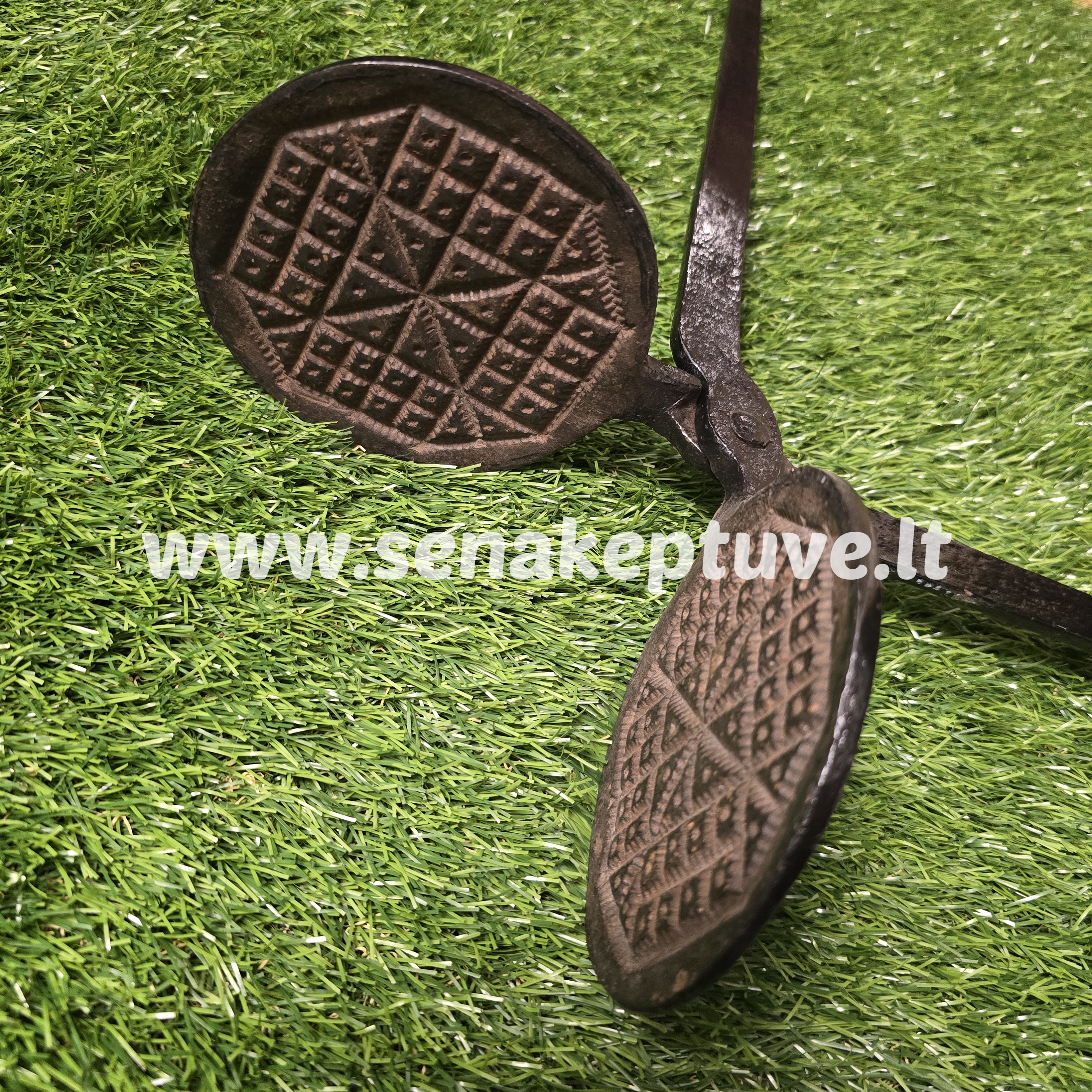 Senovinė ketaus plonų vaflių keptuvė