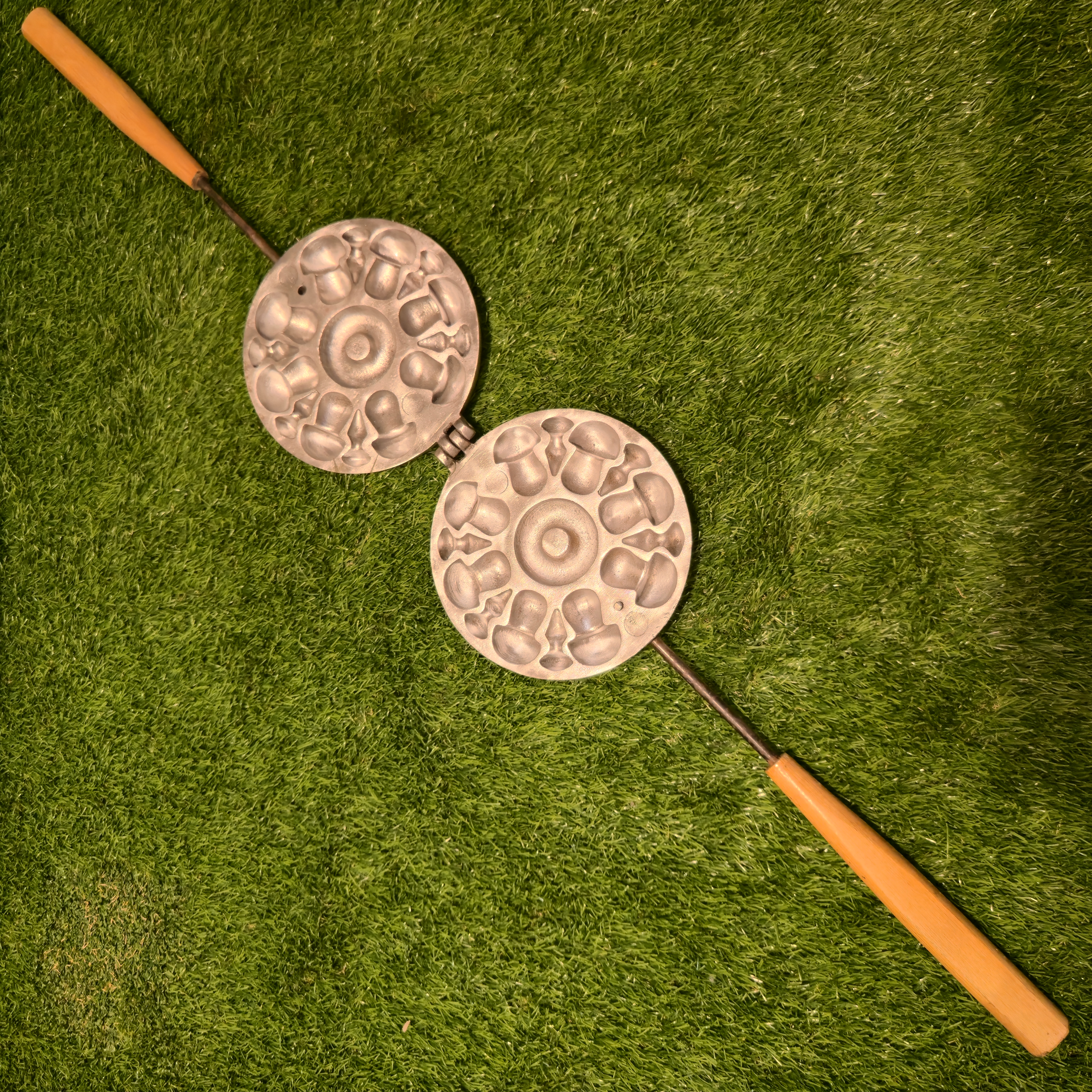 Senovinė grybukų keptuvė