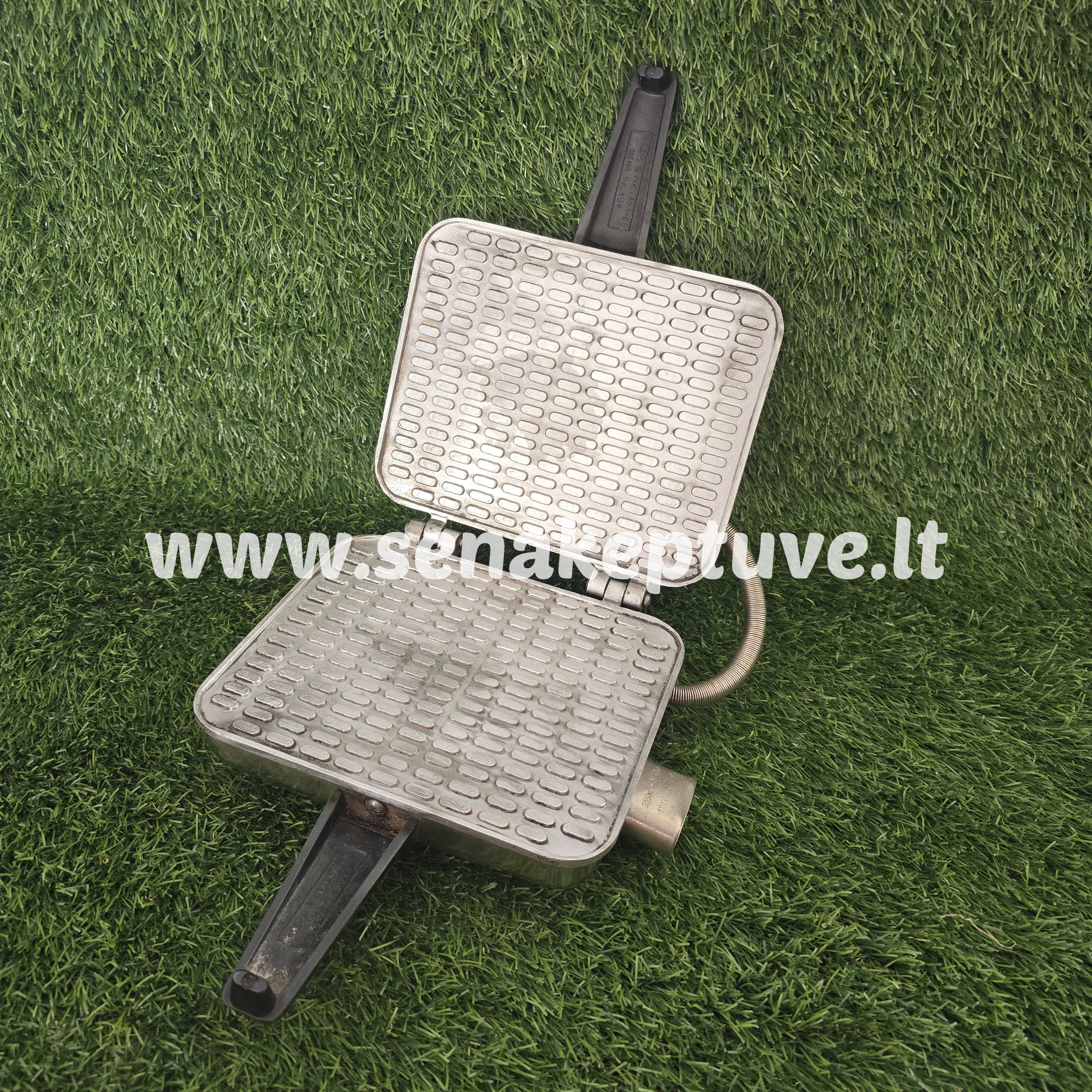 Senovinė elektrinė vaflinė su laidu