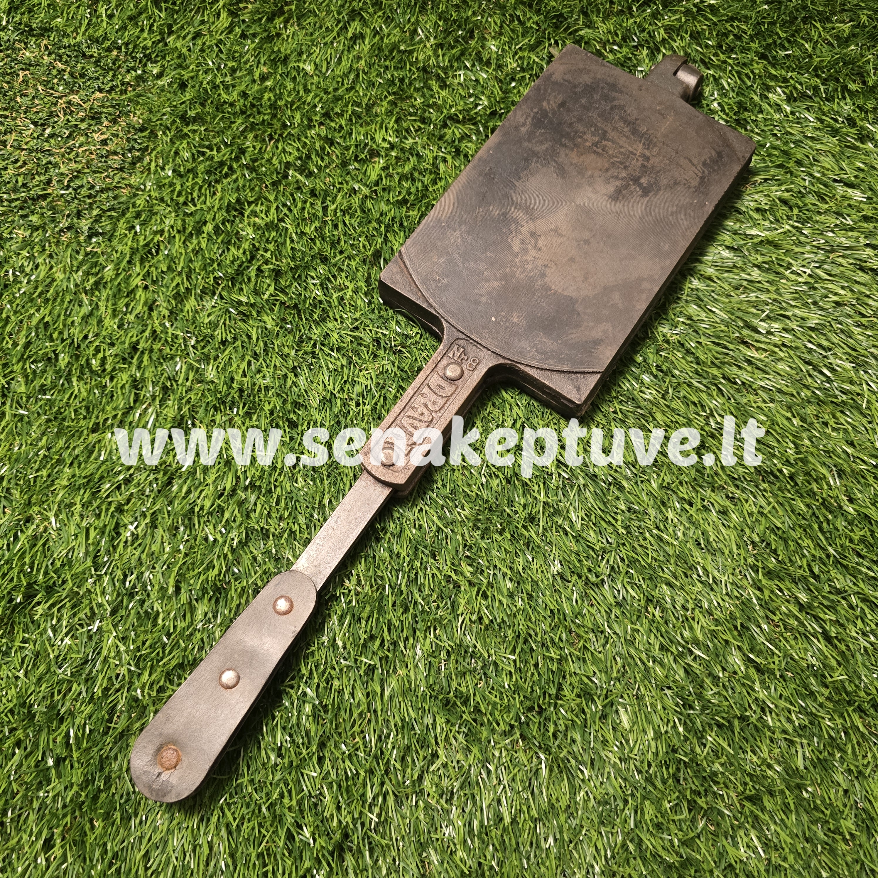 Senovinė ketaus plonų vaflių keptuvė