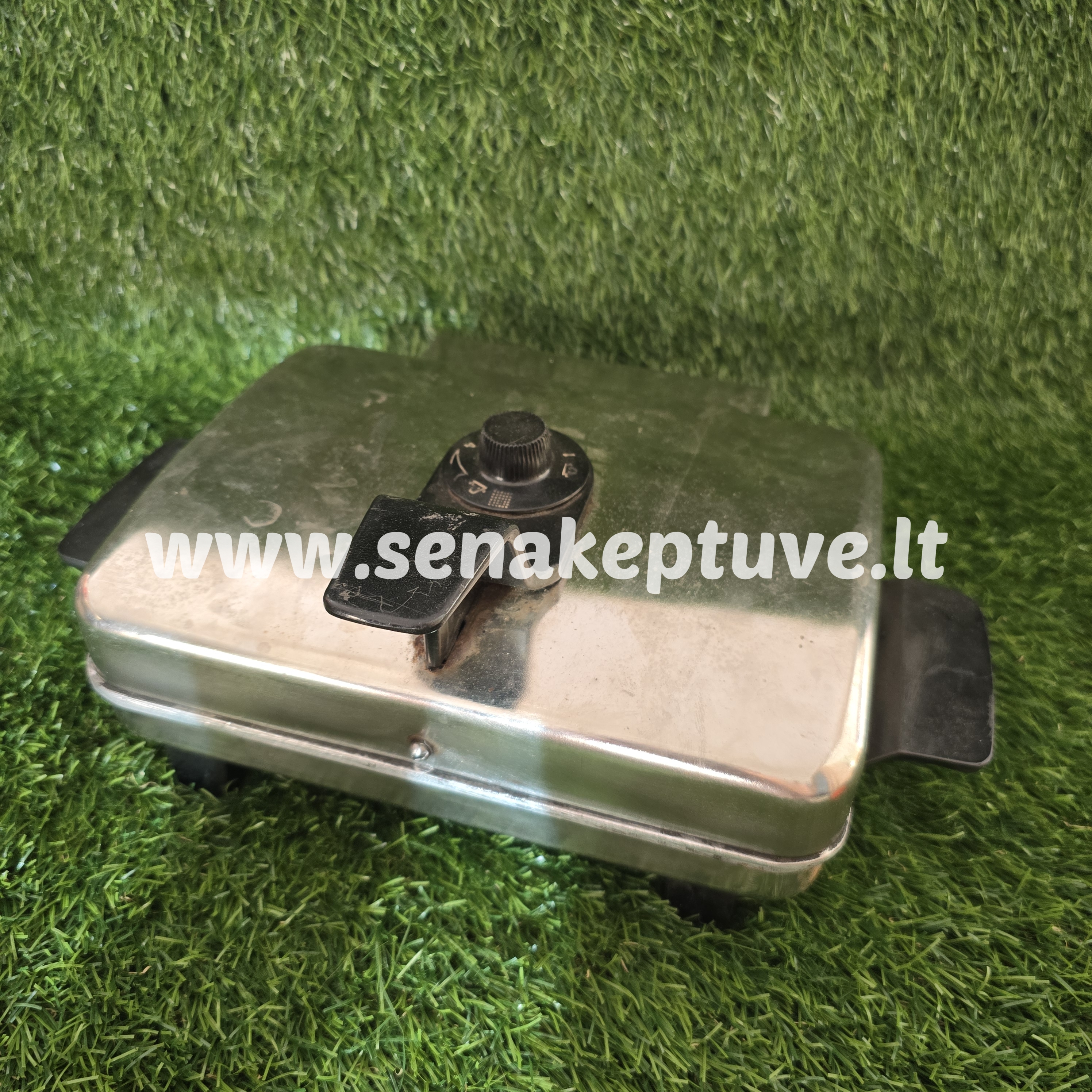 Senovinė elektrinė vaflinė su laidu