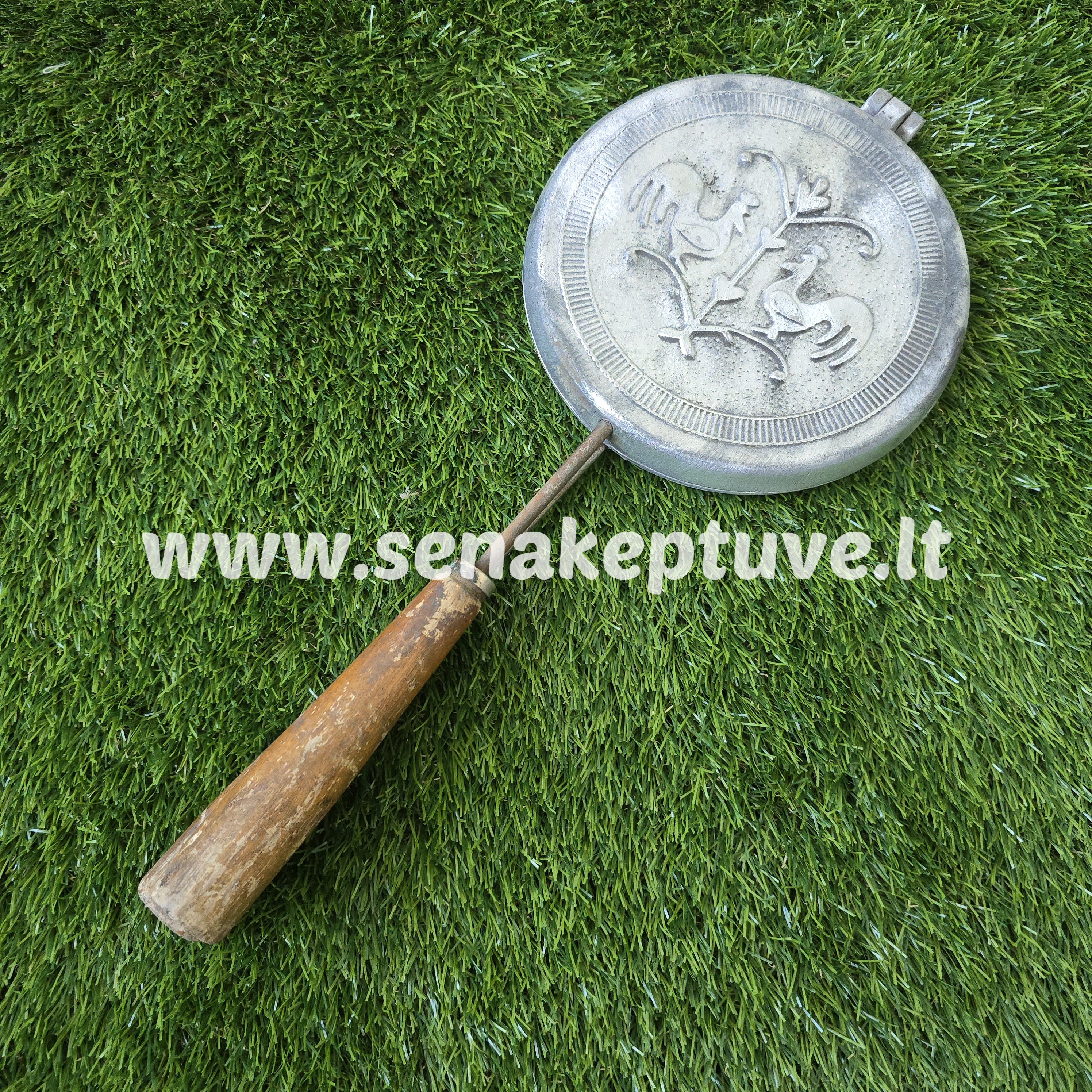 Senovinė gaidelių keptuvė